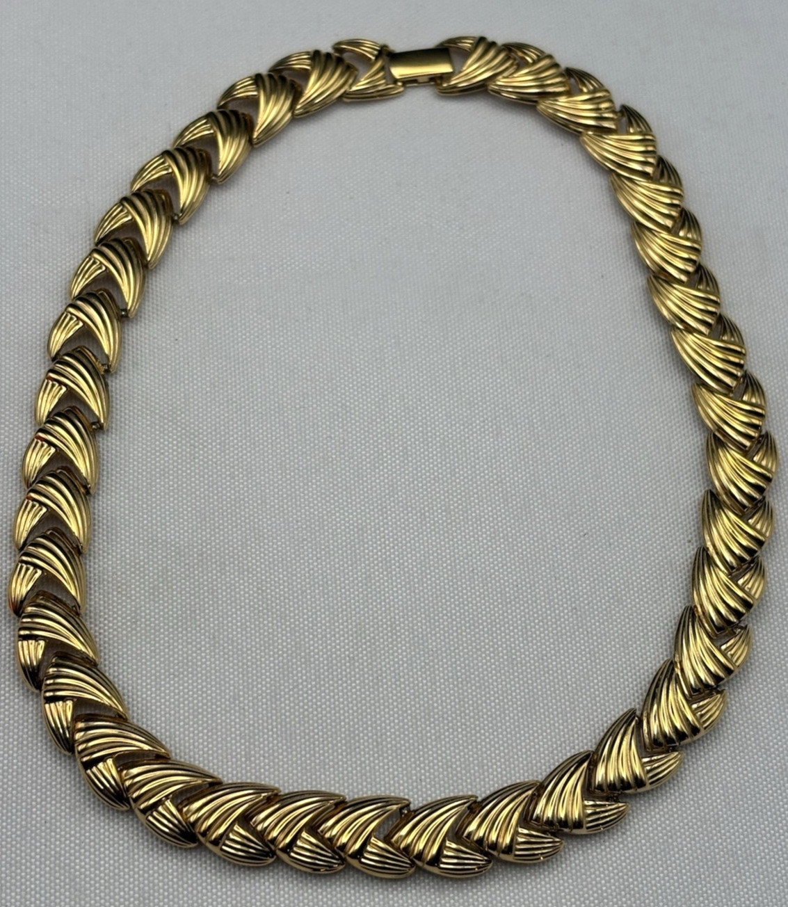 Vintage NAPIER Signed Gold Tone Articulated Necklace Textured Links 17″
