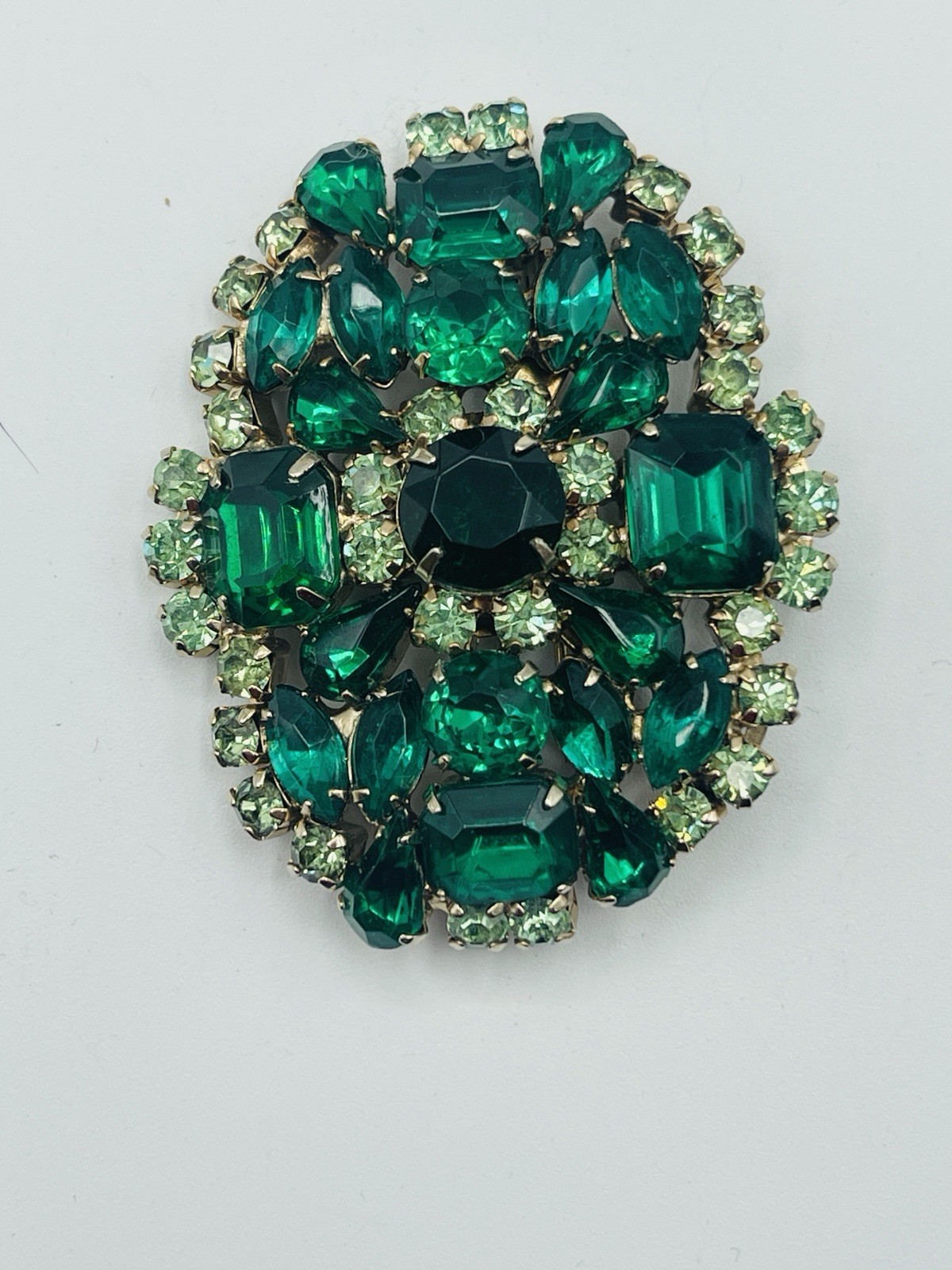 Vintage Unsigned Silver Tone Brooch w/Emerald & Lime Green Prong Set Crystals