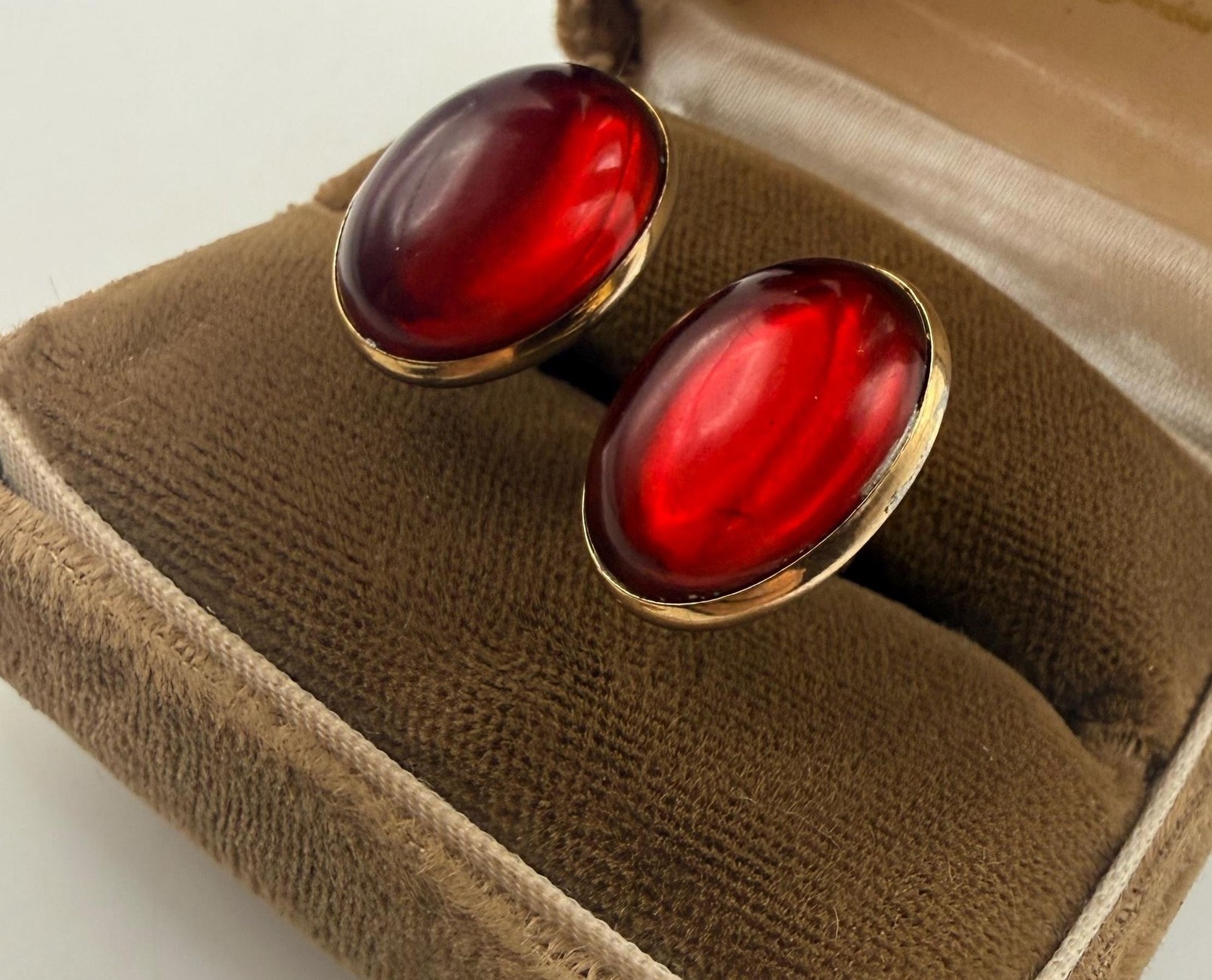 Vintage Hadley red oval jelly cabochon and gold tone cuff links