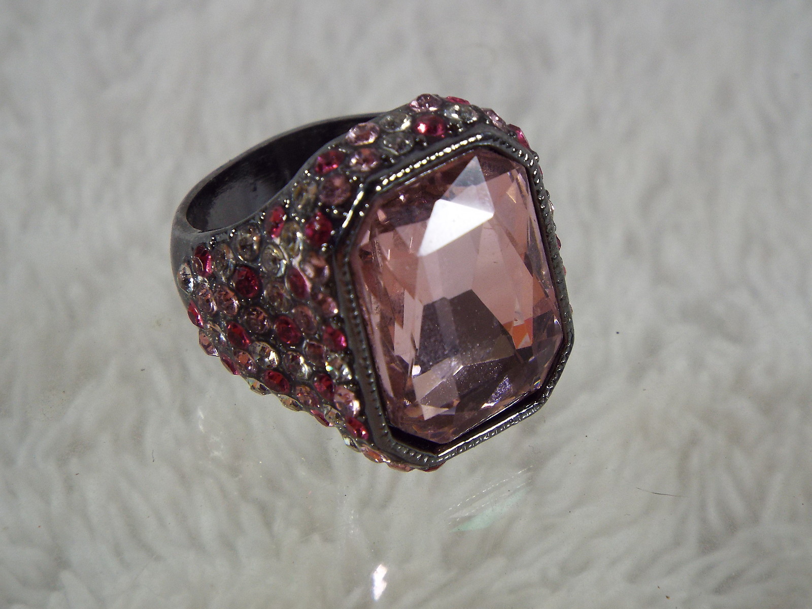 Gunmetal Pink Rhinestone RING – Size 8.5 (D64)