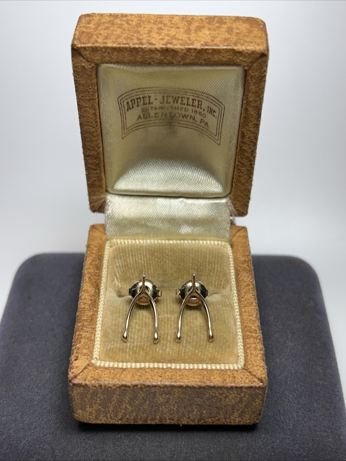 Vintage BDA Budlong Docherty Armstrong 10k Yellow Gold Wishbone Stud Earrings