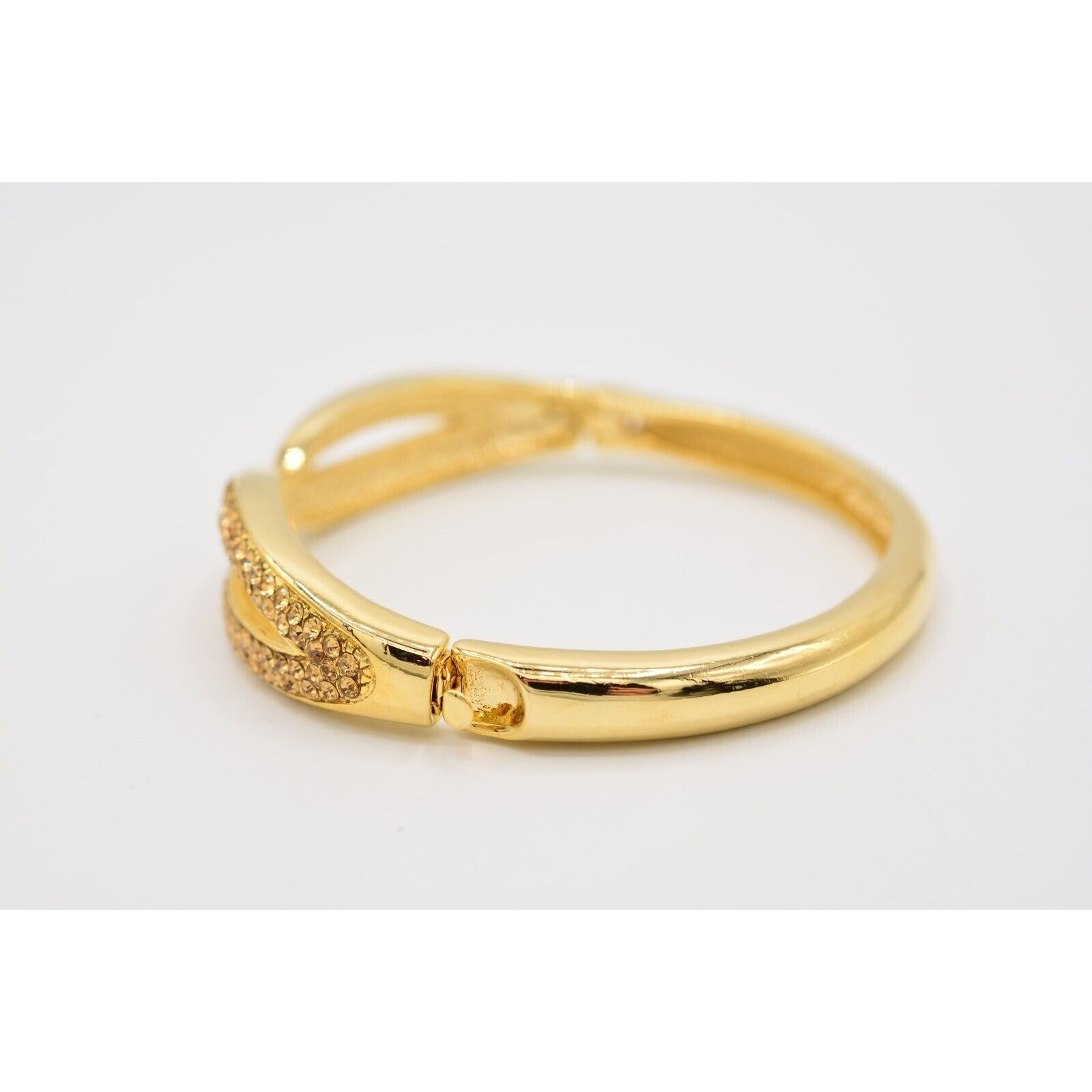 Vintage Statement Crystal Bangle Bracelet Peach Rhinestone Gold Tone Hinged Bin8
