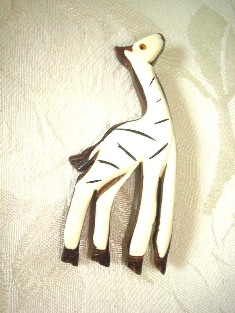 Vintage Off White Plastic and Wood Giraffe Brooch Glass Eye As Found KJ
