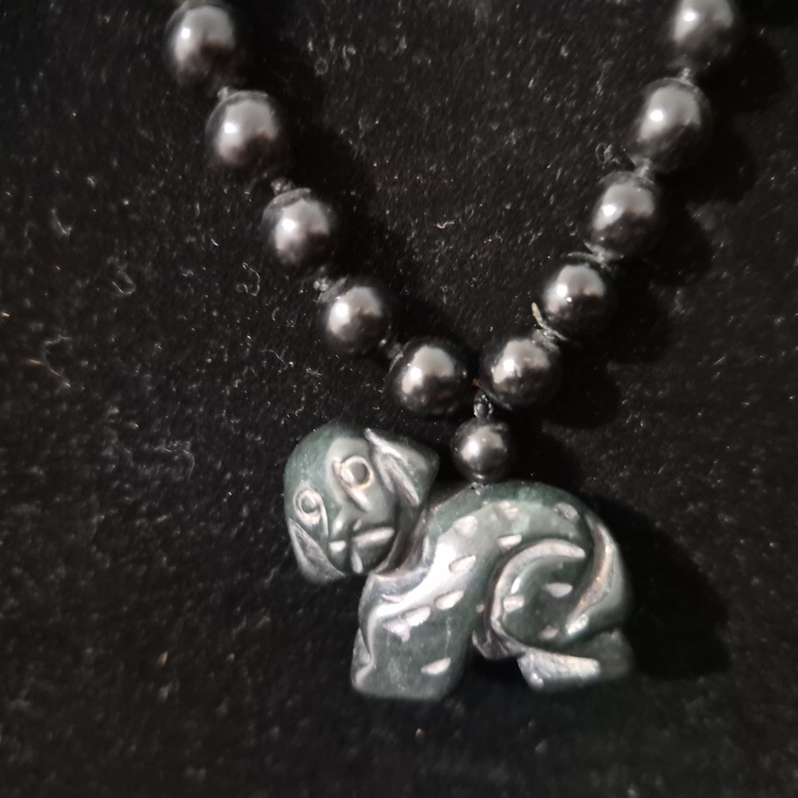 Vtg Handcarved Puppy/Dog Nephrite Jade Pendant Labradorite Bead Necklace Mala