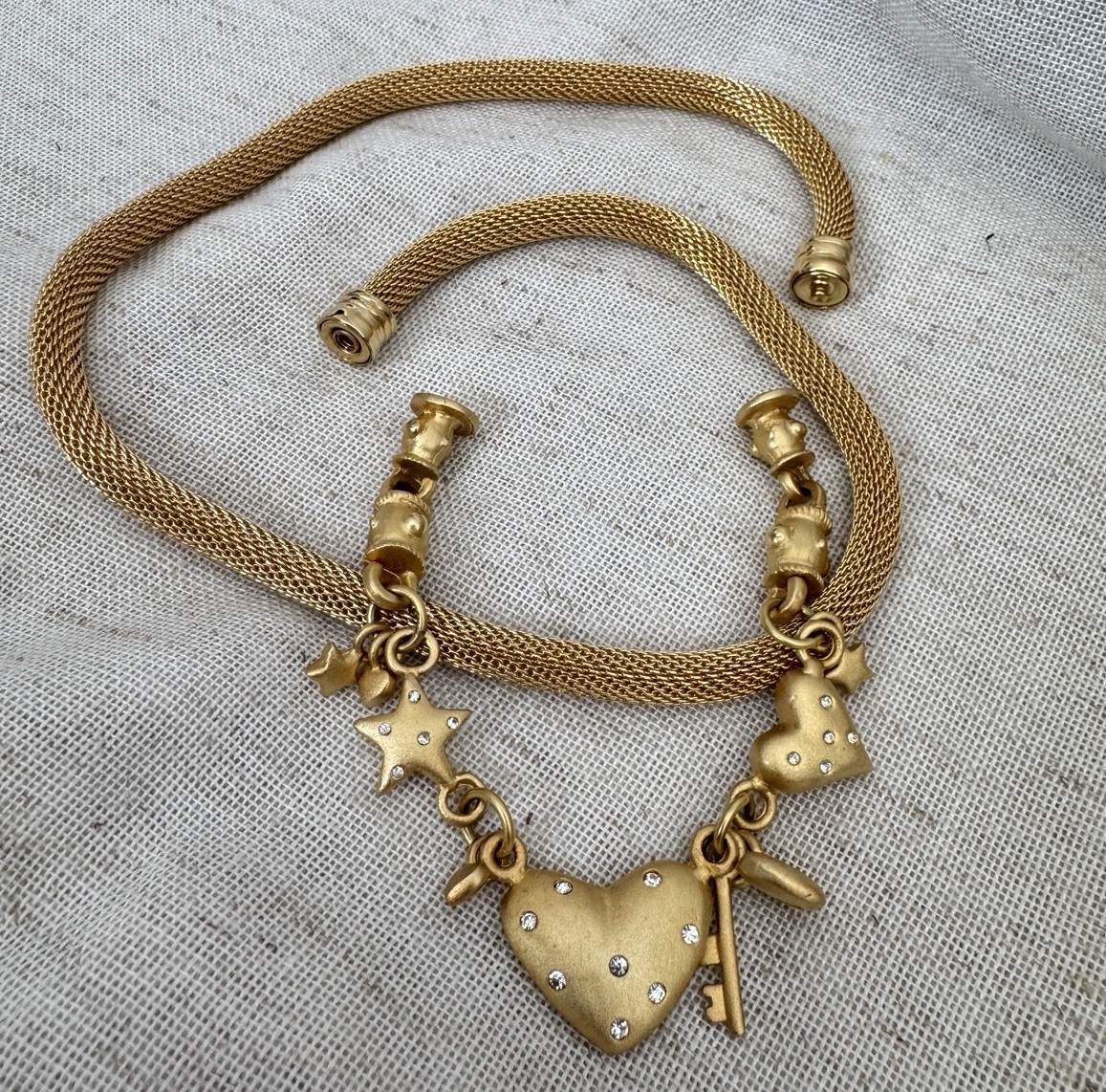 VTG 2PC Gold Tone Mesh Choker Pendant Charm Necklace Puff Heart Snap Closure