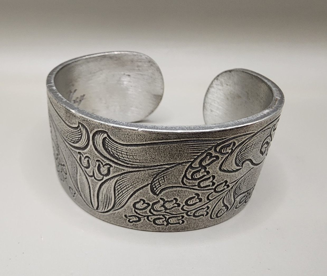 Salisbury Pewter May Flower of the Month Cuff Bracelet Lily of the Valley 66g