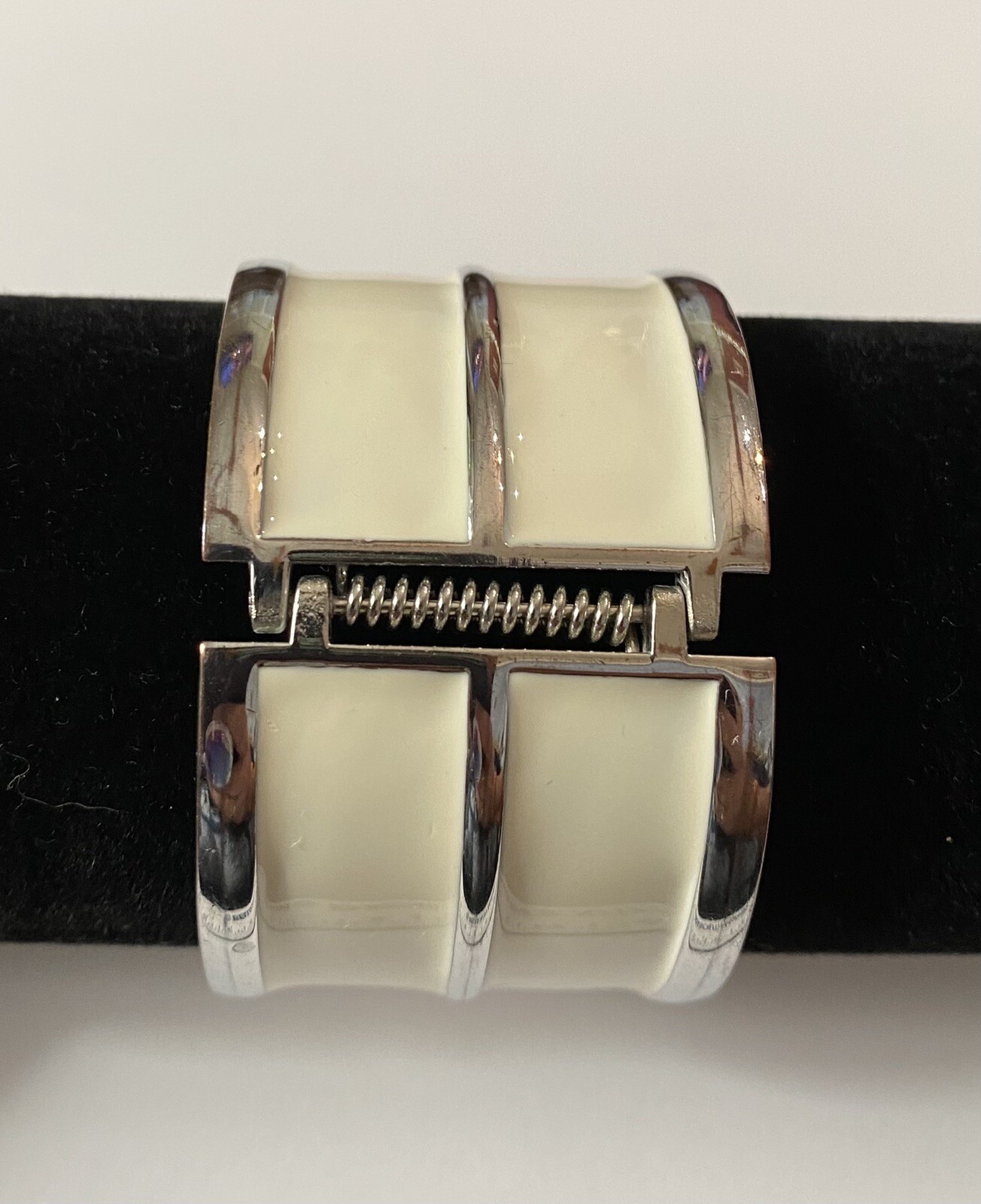 Vintage chunky wide enameled clamper bracelet white and silver