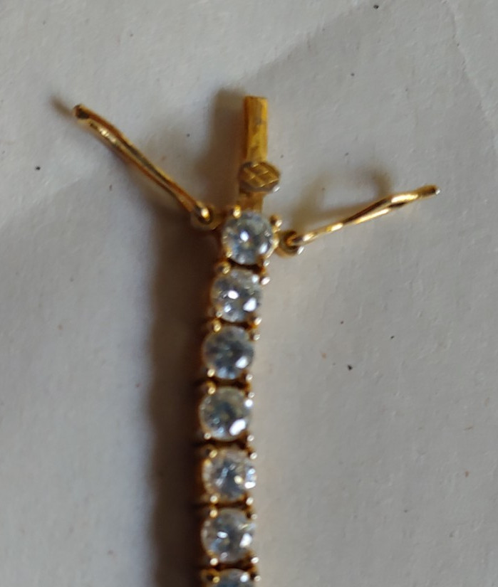 VTG Classic Tennis Bracelet Gold Tone Cubic Zirconia 8-1/2 Inch w/Safety Clasps