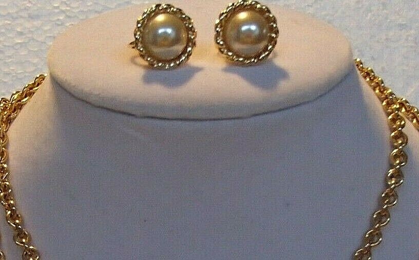 VINTAGE Kenneth Jay Lane signed Designer Chain 28″ Long with Matching Earrings