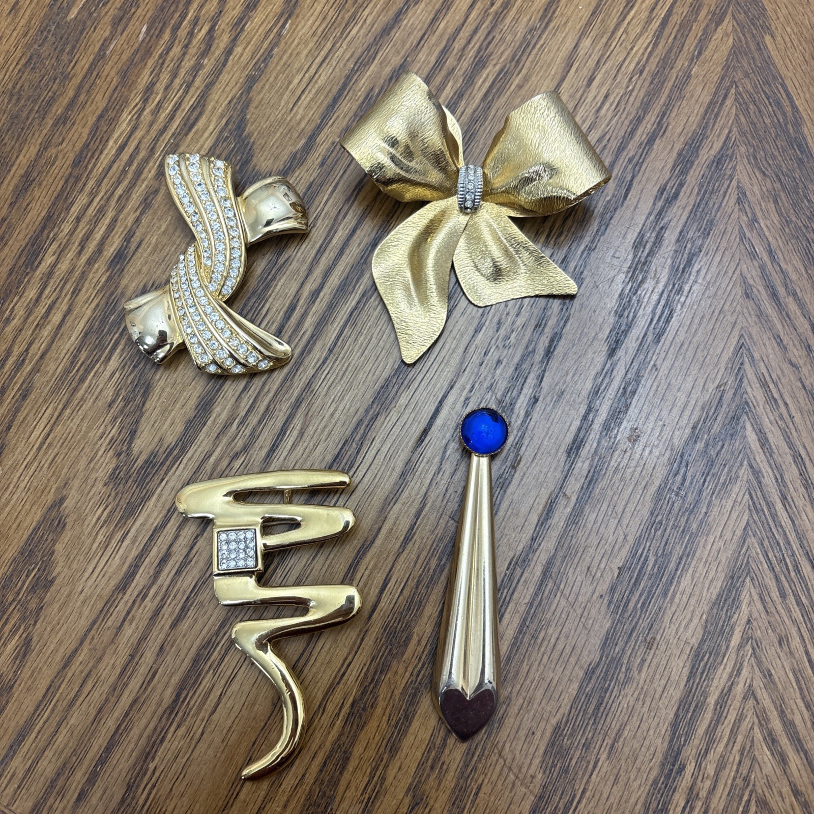Set Of 4 Vintage Brooches Golden Tone Different Shapes