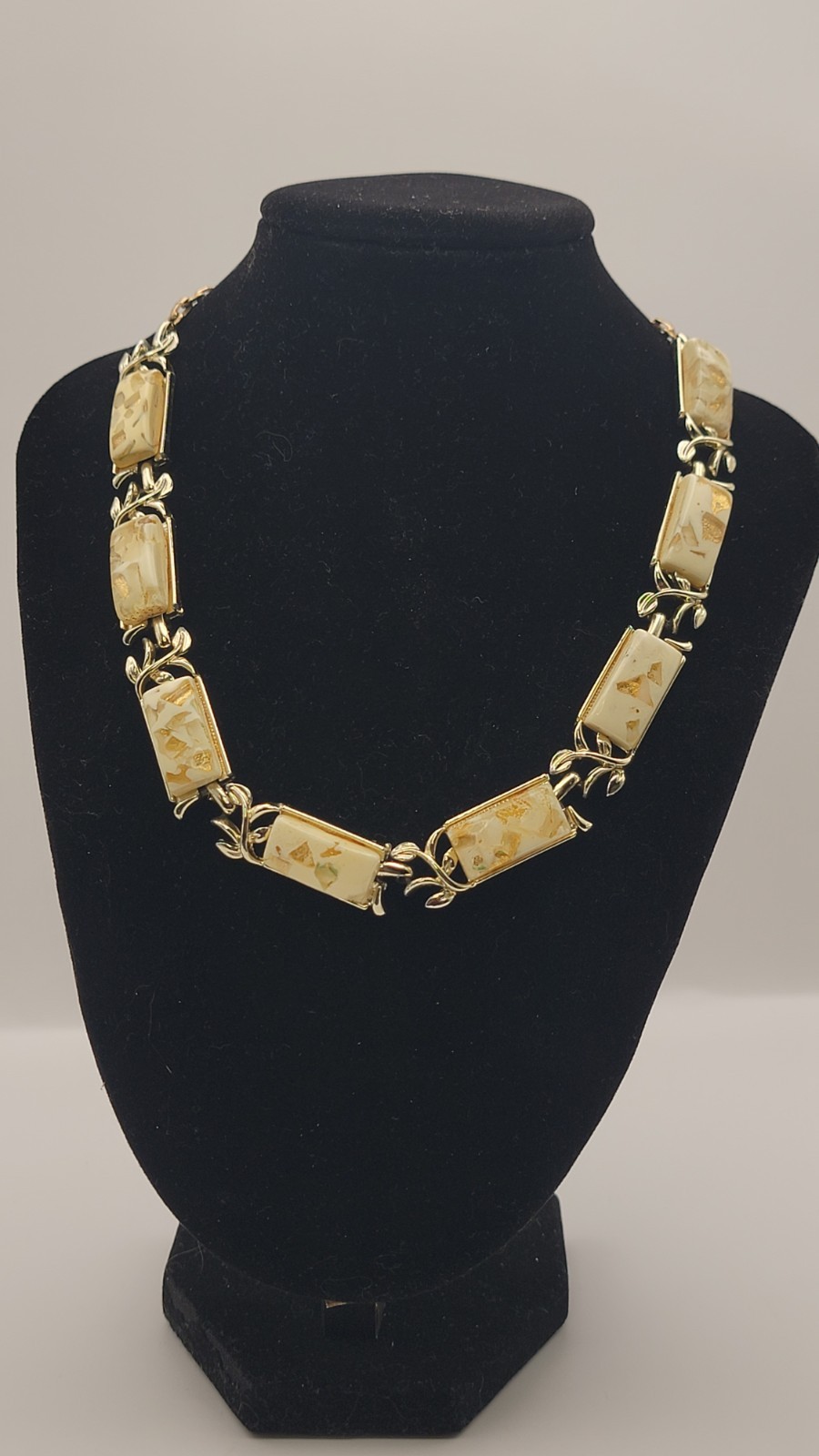 Vintage Thermoset Lucite Coro Off White Confetti Necklace Gold tone