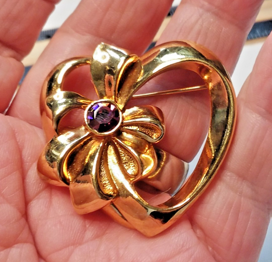 3 Vintage Brooches: 2 Avon, 1 Unbranded 05-01-2026
