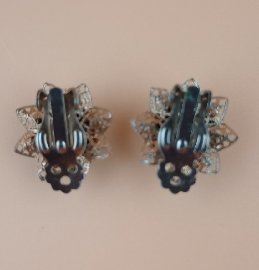 Vintage costume jewelry clip on earrings blue and gold colored metal, work great