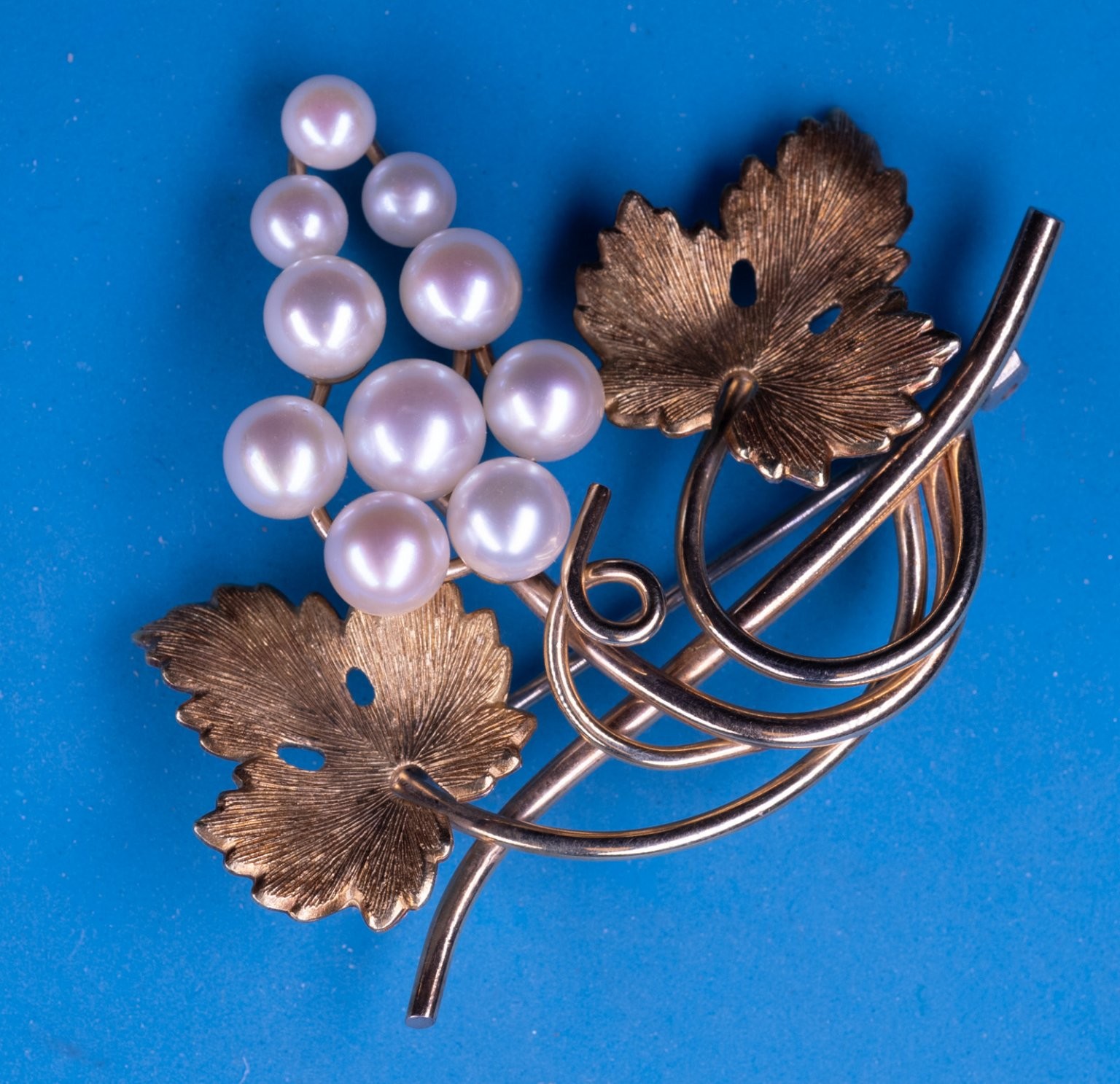Vintage Grape Cluster Brooch Pin Gold Tone Pearl Leaves 2.25″ Botanical Jewelry