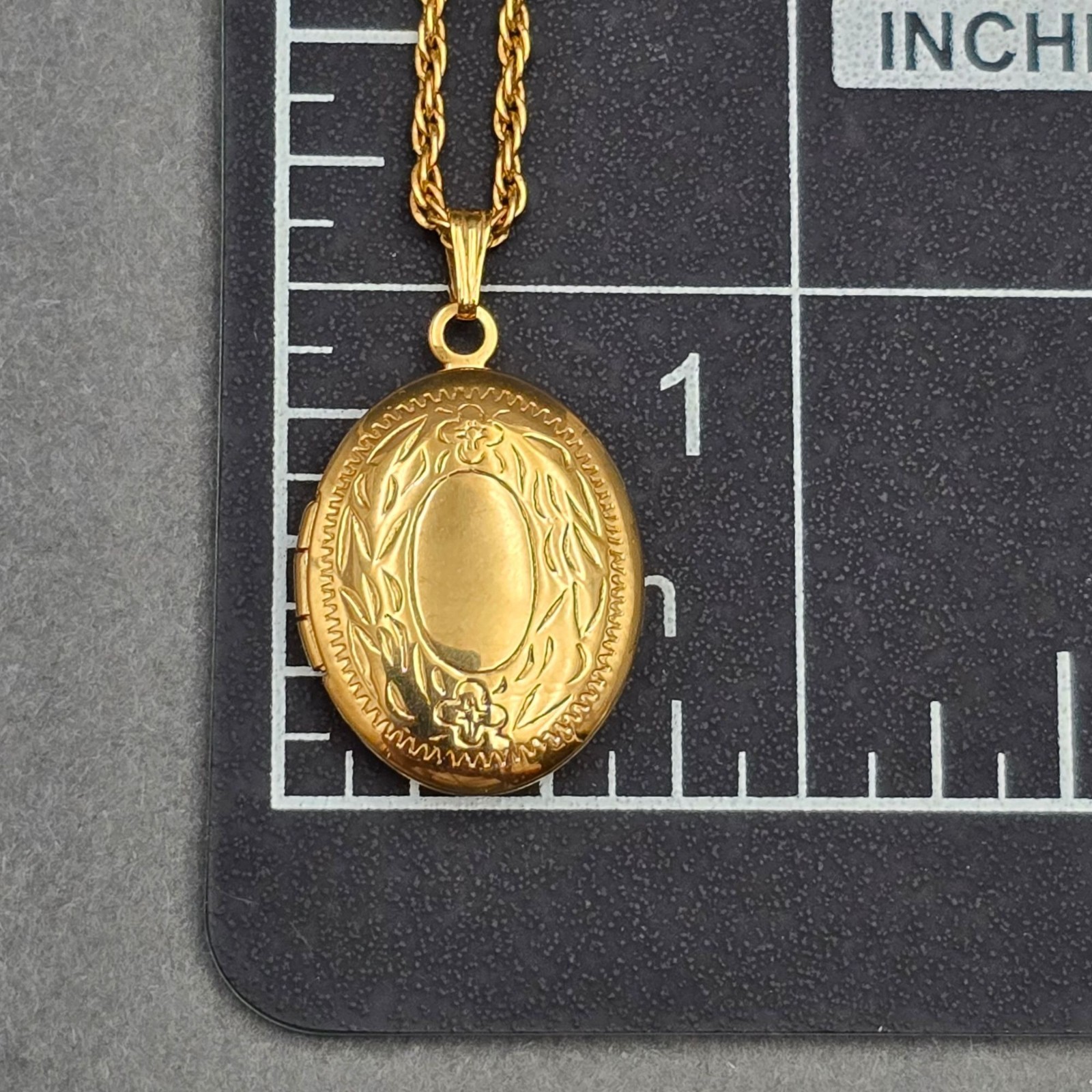 Vintage Hallmark Cards Locket Pendant Necklace 18″ Gold Tone Rope Chain