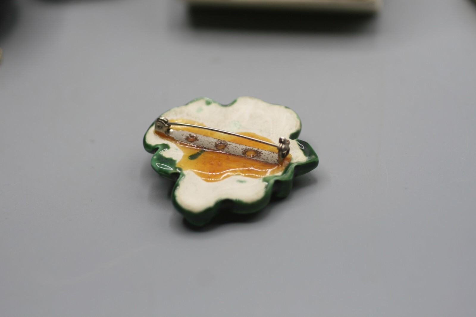 Leprechaun Irish St Patricks Day Clover Shamrock Ceramic Vtg BROOCH S36