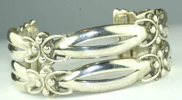 VINTAGE HAND WROUGHT TAXCO MEXICAN 980 STERLING SILVER CUFF BRACELET