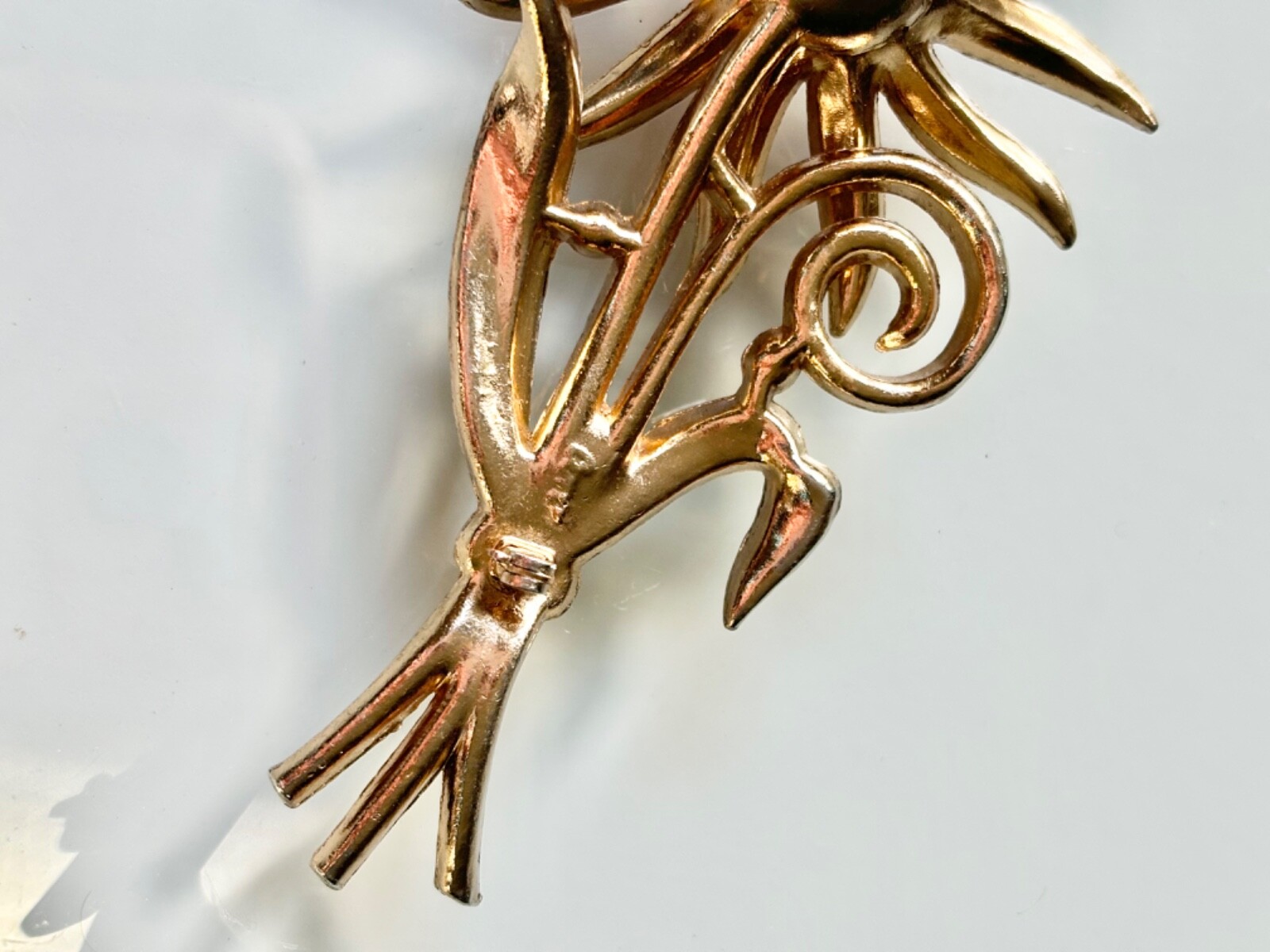 VINTAGE SIGNED CORO RHINESTONE FLOWER BROOCH,MOON GLOW CAB,GILT,STATEMENT PIECE