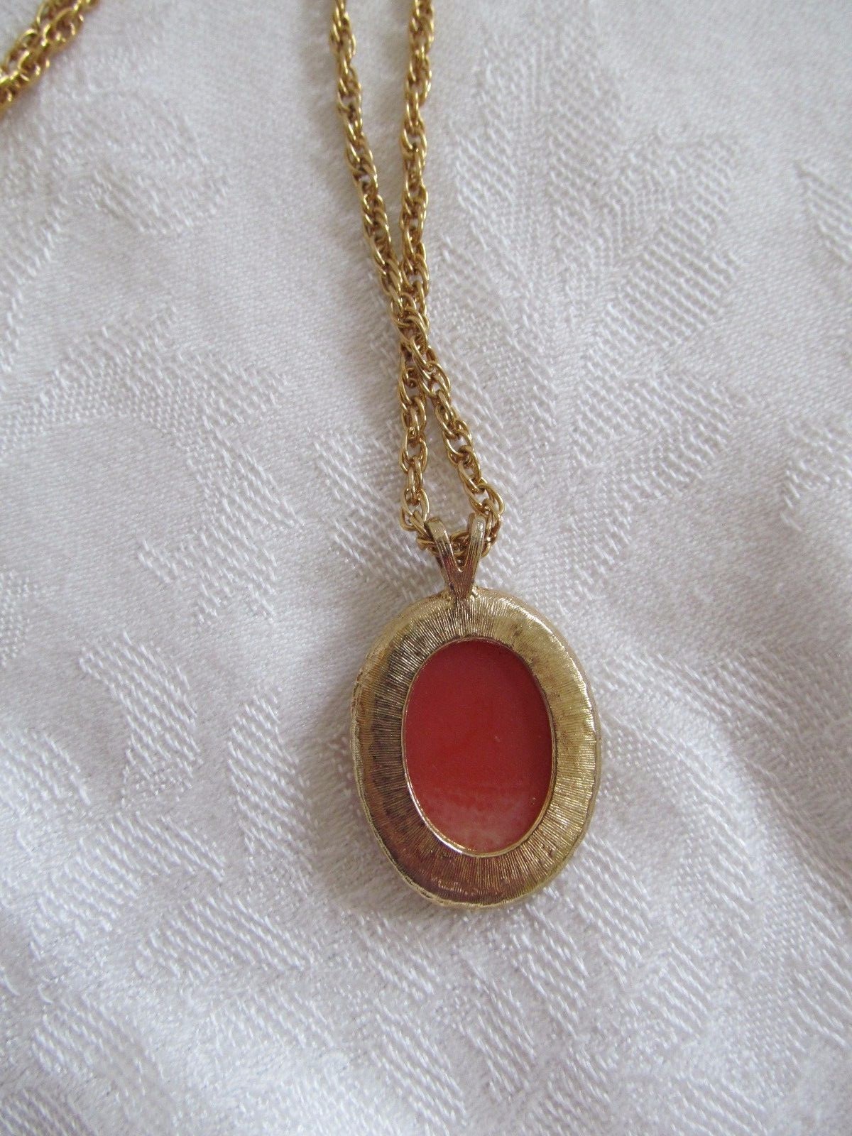 Vtg Cameo Lady Pendant Necklace Gold Tone Coral Orange & Cream