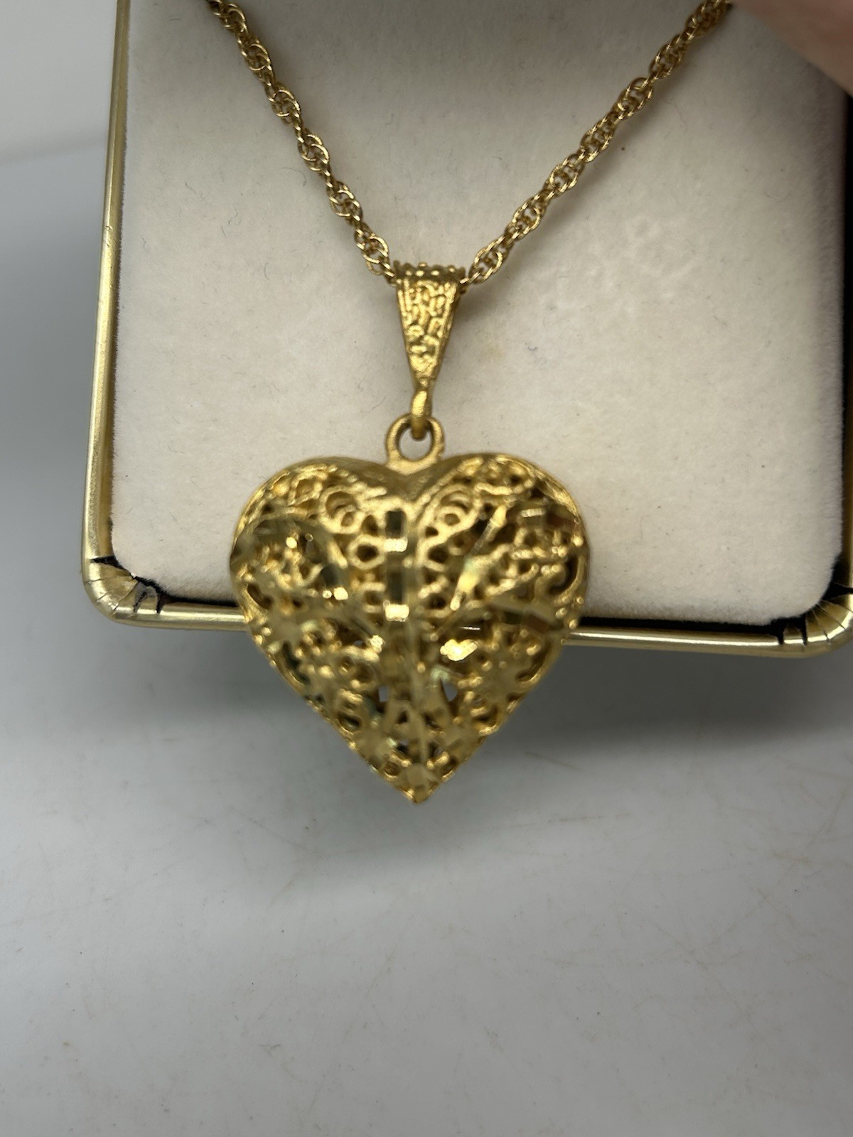 Vintage Filigree Heart Necklace Puff Gold Tone In Jewelers Box 24”