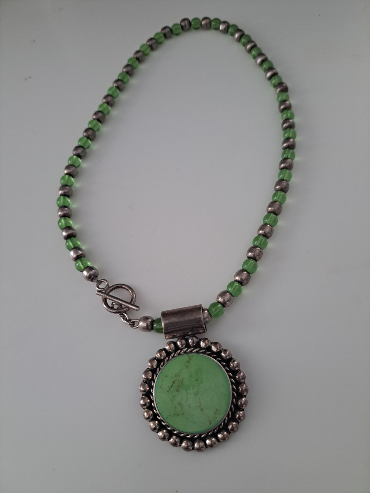Vintage Mexico 925 Sterling Necklace Green Stone Pendant Glass Beads 16″ Toggle