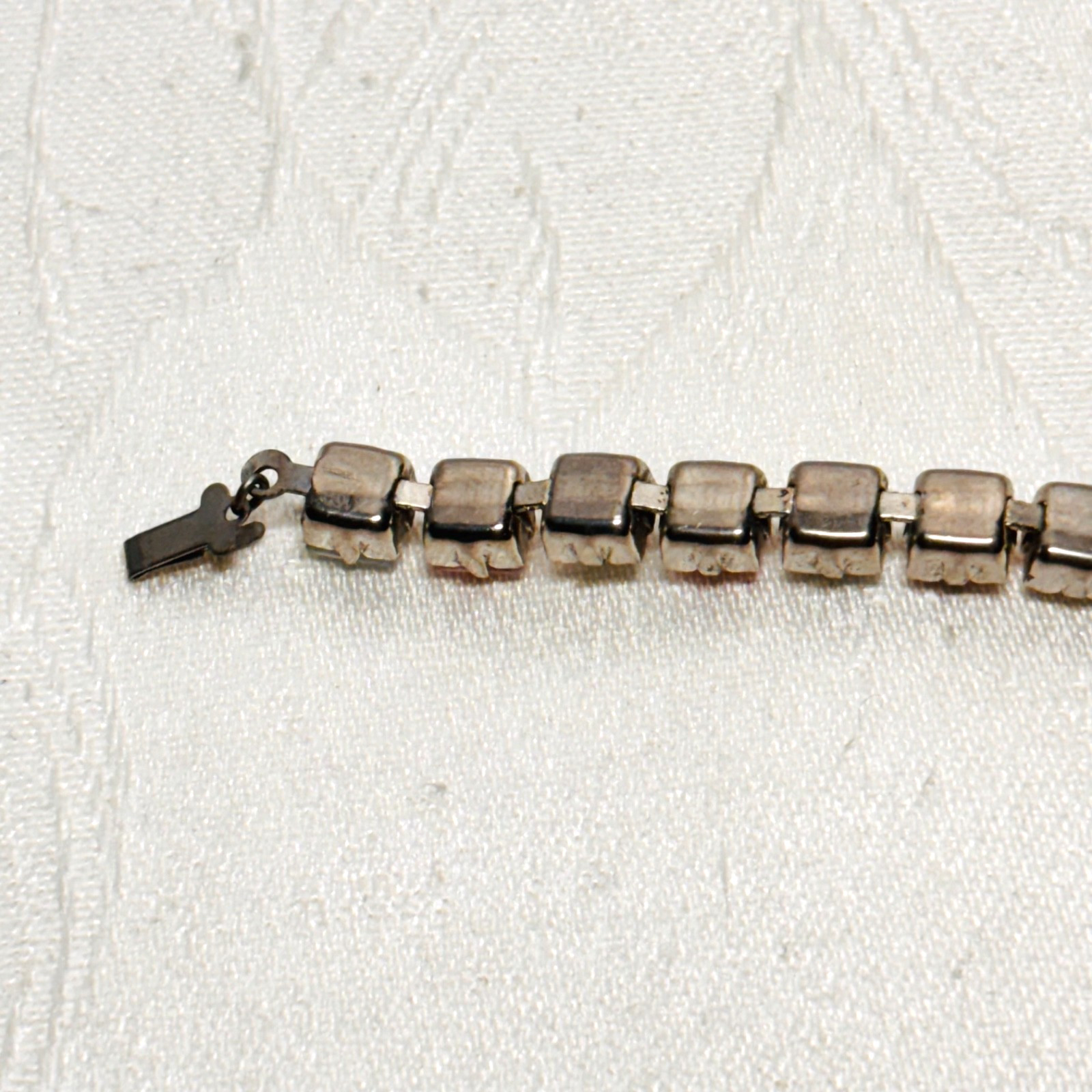 BRACELET pastel blue pink glass faux gem silvertone metal box clasp vintage 7″ c