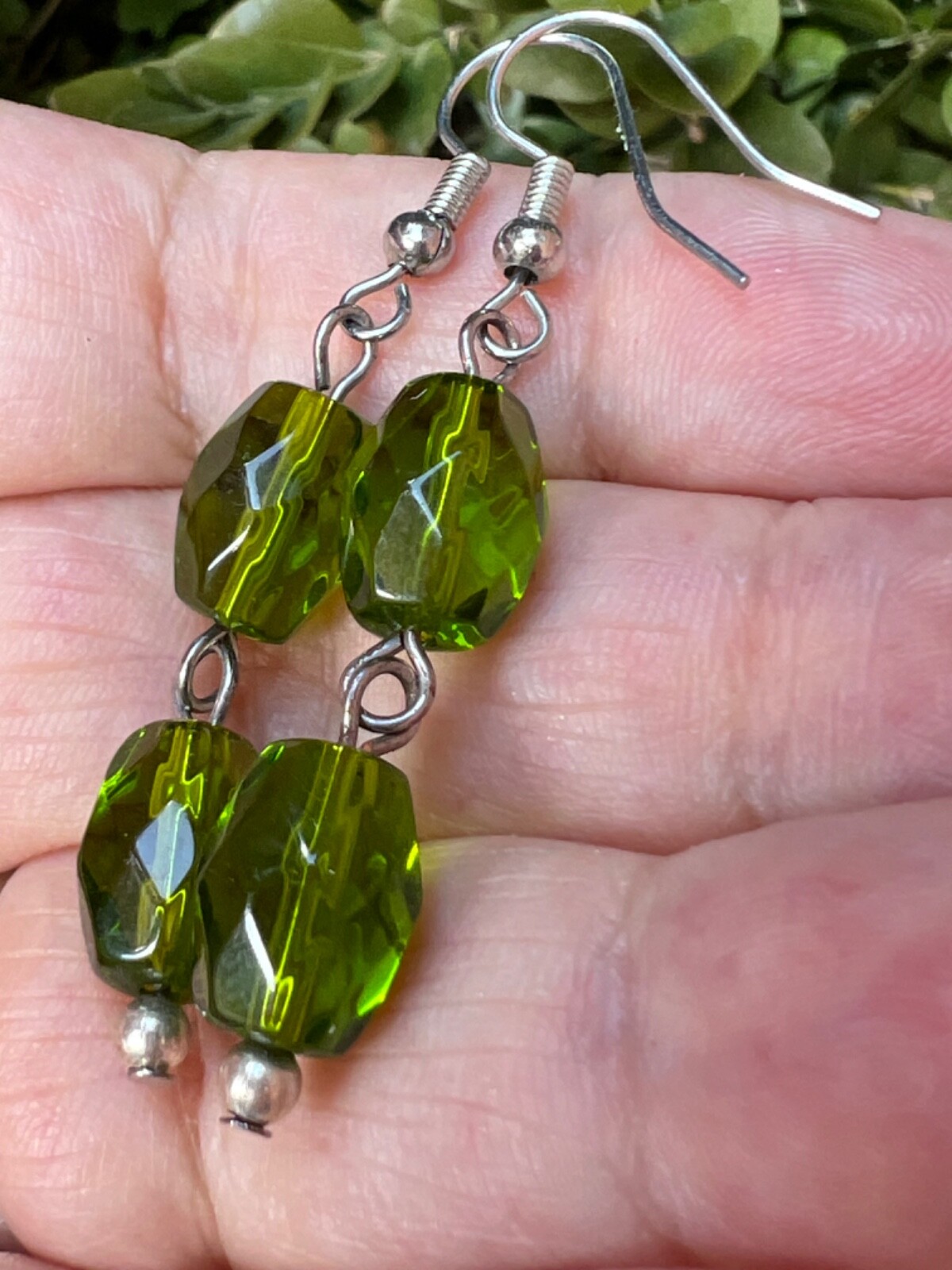 VINTAGE VIVID PERIDOT GREEN COLOR FACETED PASTE GLASS LONG DANGLE DROP EARRINGS