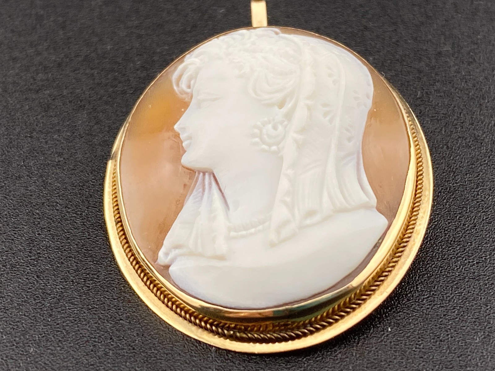 14k Gold Left Facing 1.49″ Hand Carved Cameo Brooch Pin Pendant Authentic 6.7gm