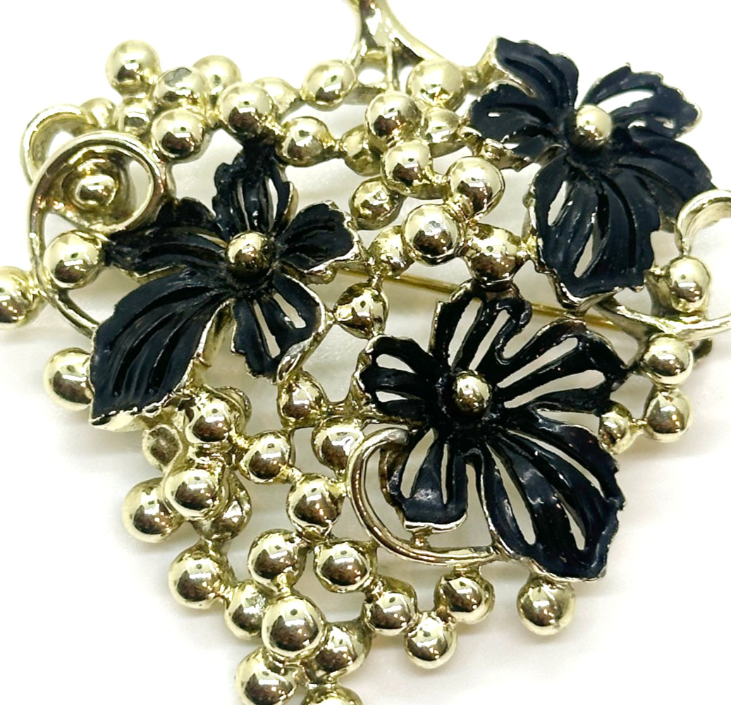 Vintage Grape Cluster Brooch With Black Enamel Leaves Gold Tone Sarah Coventry