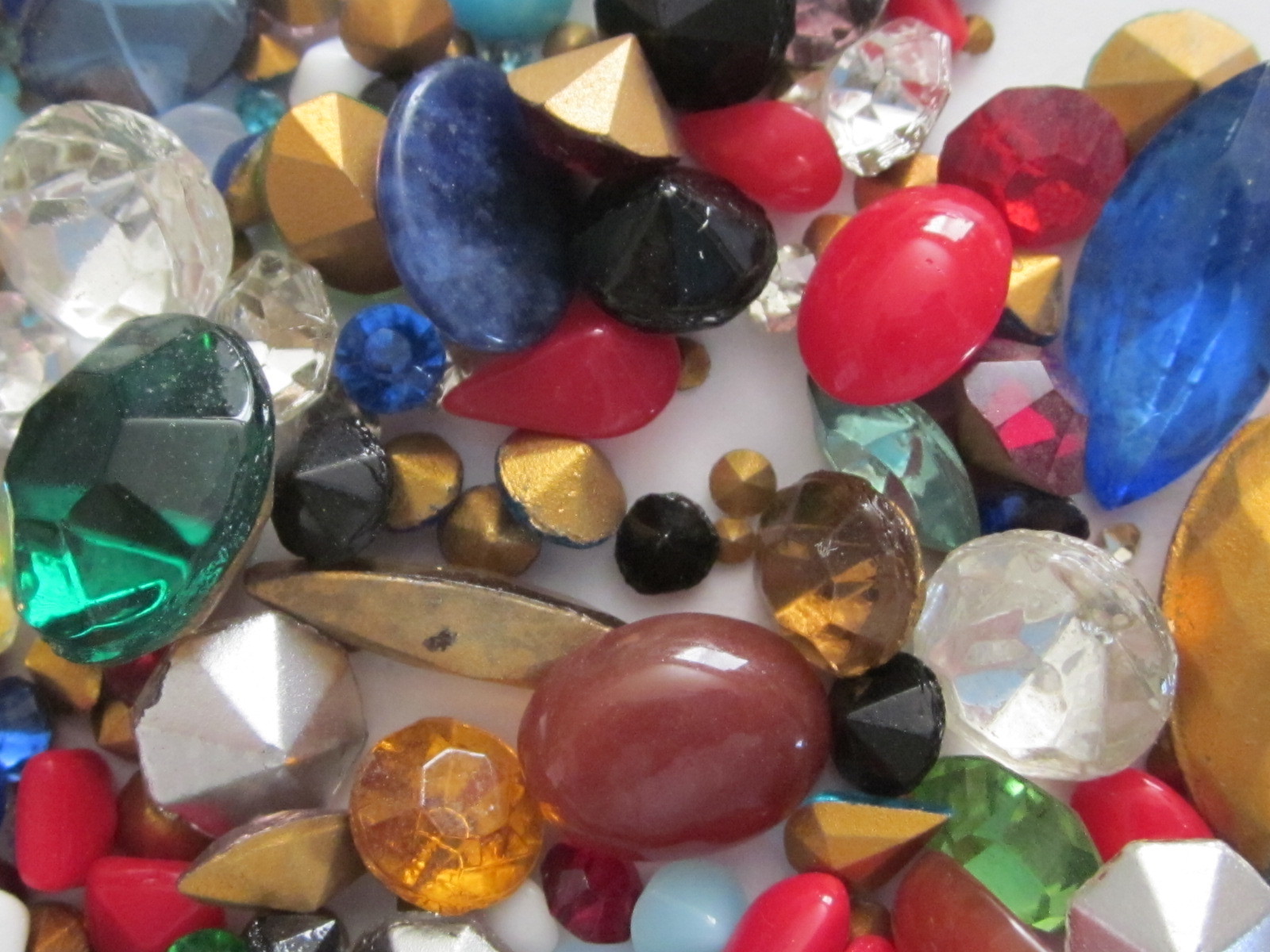 325 VINTAGE GLASS RHINESTONES & SOLID STONE LOT REPAIR JEWELRY LOOSE ASSORTMENT