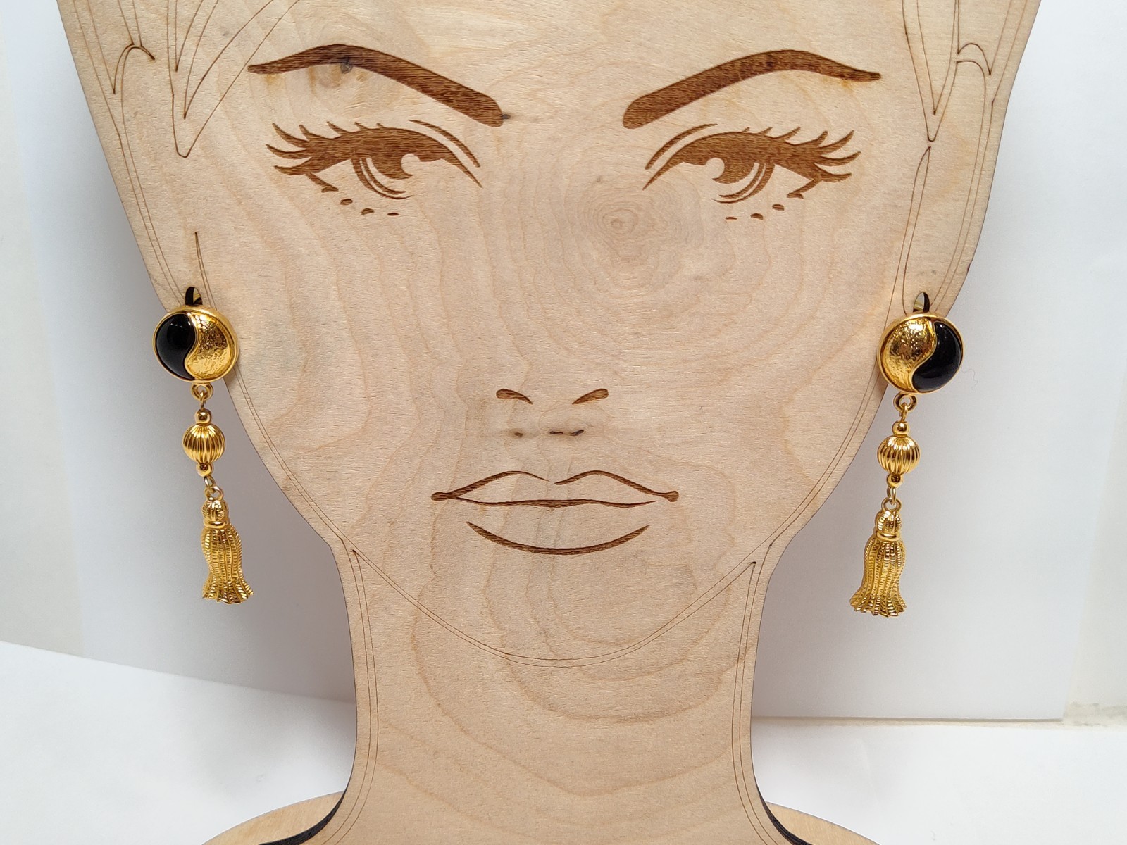 Elegant Vintage signed AVON Long Drop Dangle Gold Tone Earrings w/Black Enamel