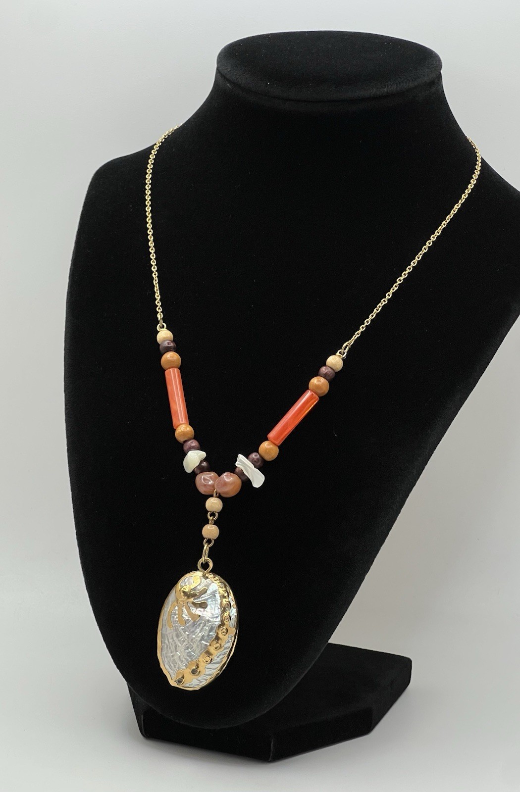 Unbranded Abalone Shell Pendant w/Gold Tone Gilt Natural Beads On Goldtone Chain