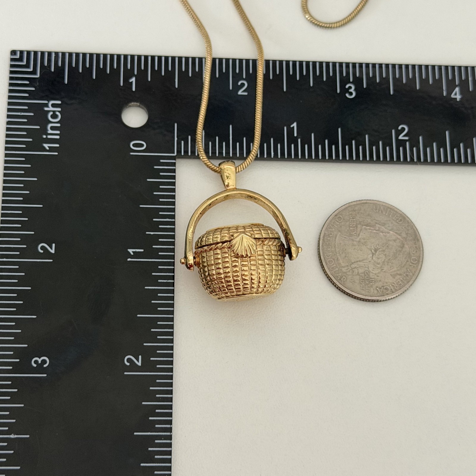 Vintage Gold Tone 3D Picnic Basket Locket Pendant (Opens) Chain Necklace 24″