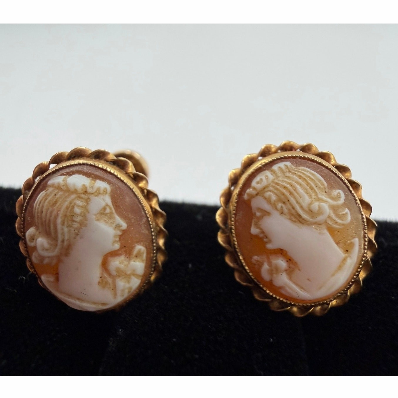 Vintage 10K Gold Cameo Screw Back Earrings Classical Lady Portrait Estate BDA