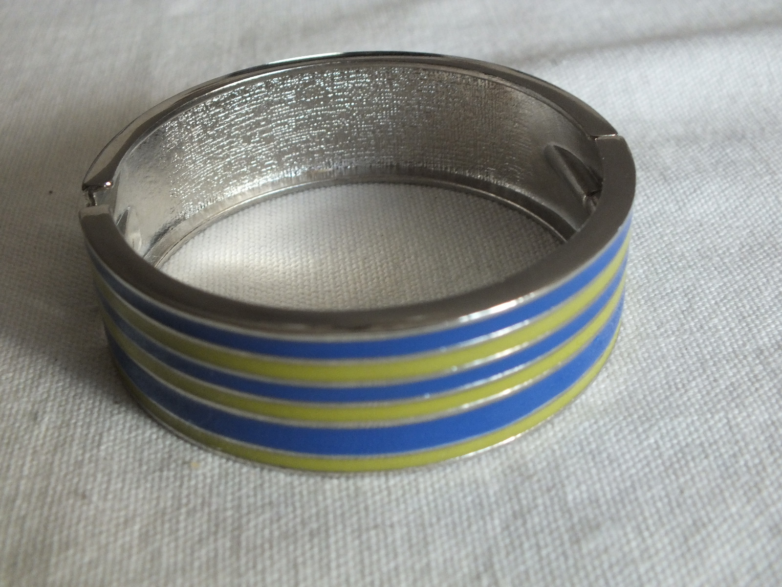 Beautiful Clamp Bracelet Silver Tone Blue Green Enamel 3/4″ Wide x 2 3/8″ NICE