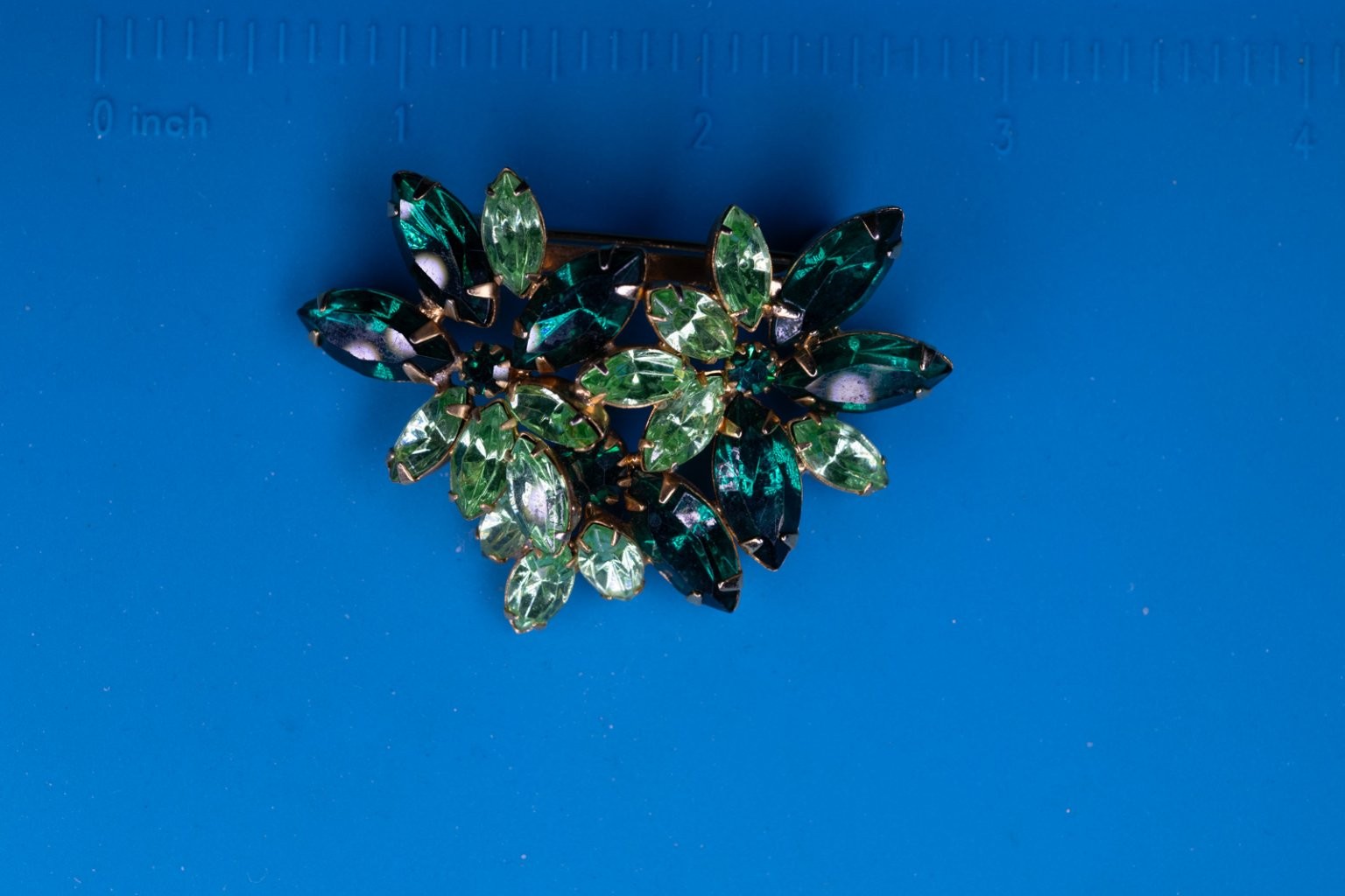Vintage Floral Cluster Brooch Gold Tone 2.5″ Green Rhinestone Leaf Pin