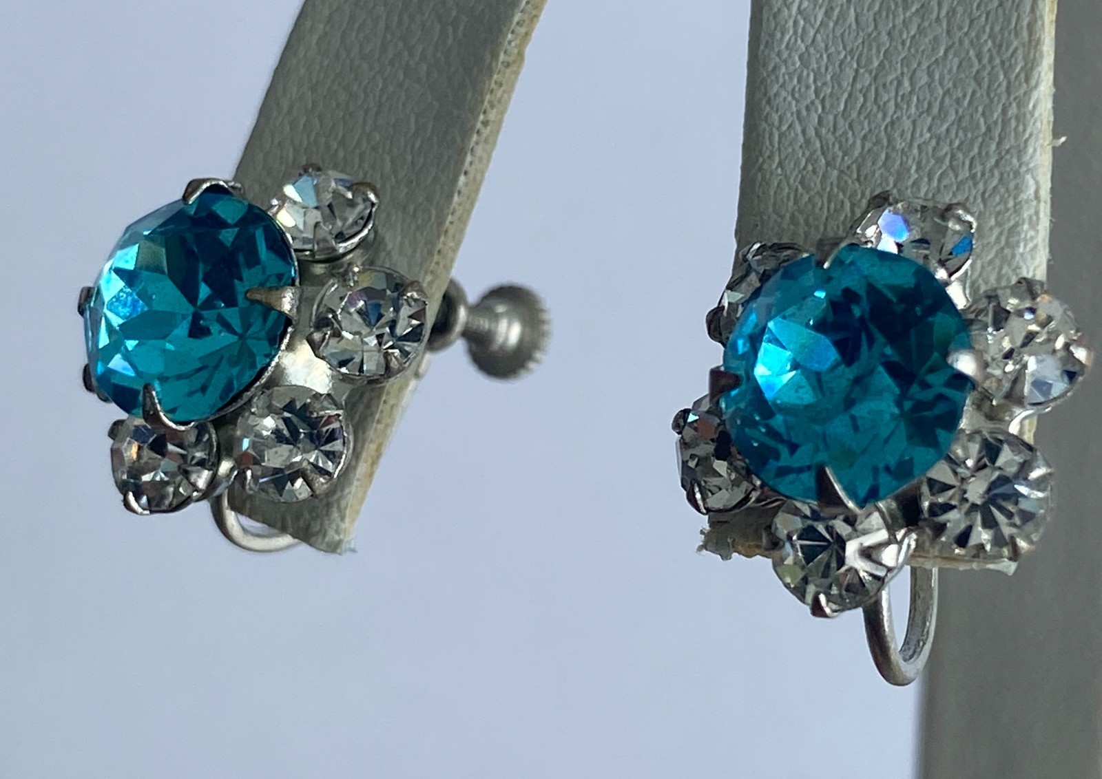 Vintage Blue Rhinestone Flower Cluster Screwback Earrings Silver Tone Prong Set