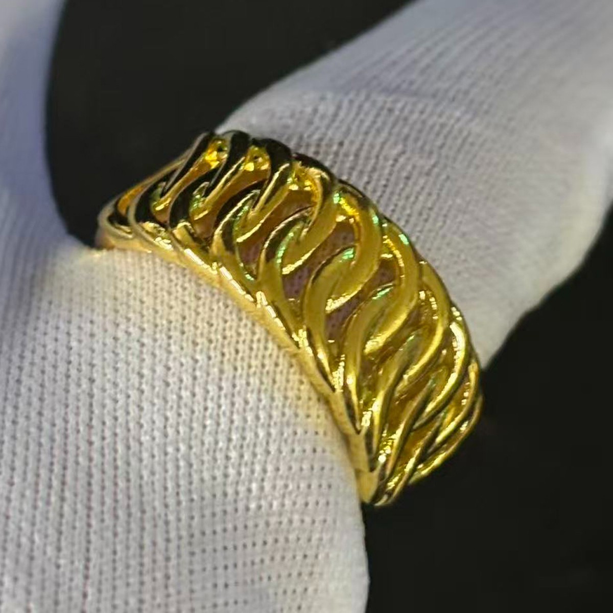 Vintage Gold-plated? (NOT SURE) Gold-tone Ring marked ‘ 999 ‘, Size 8 adjustable