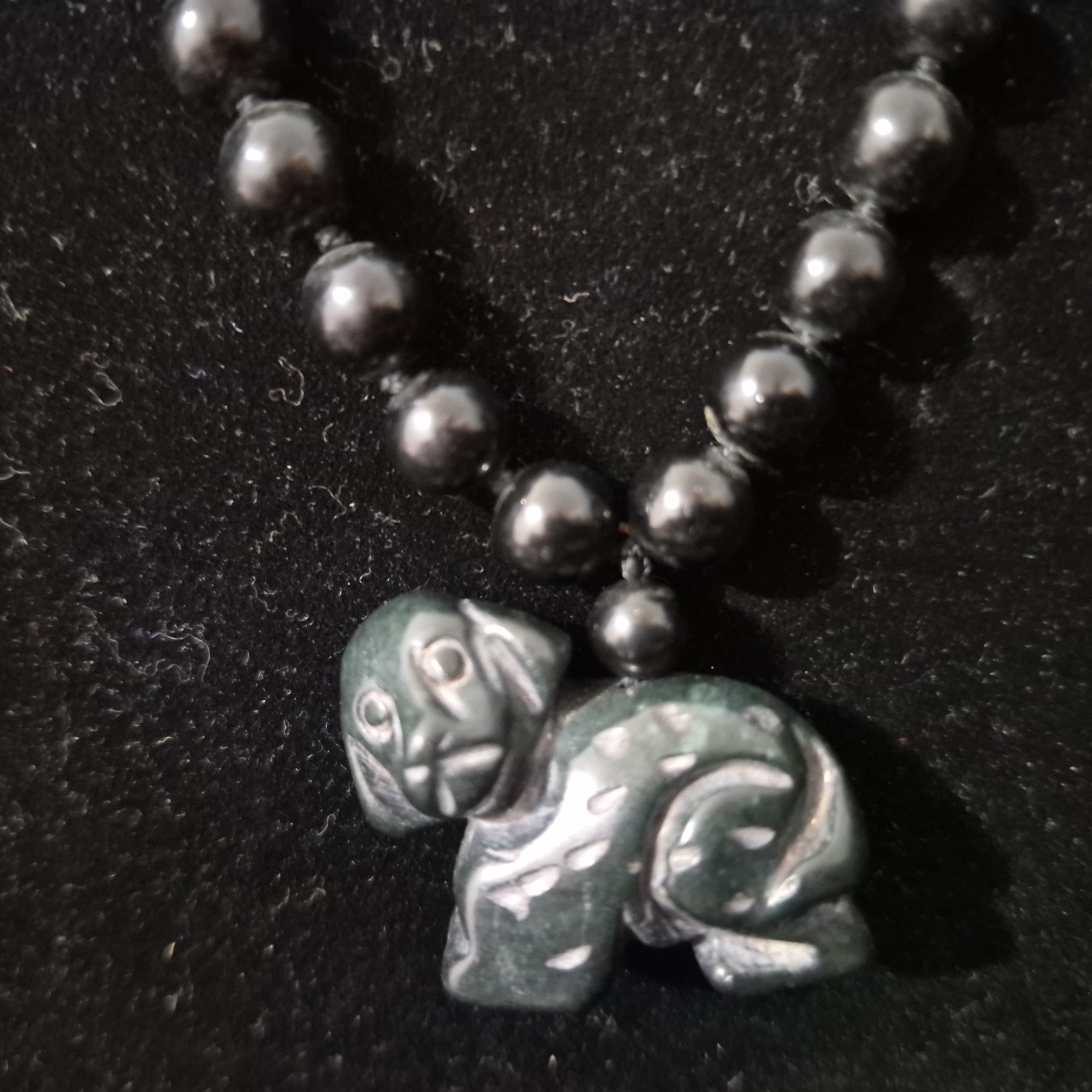 Vtg Handcarved Puppy/Dog Nephrite Jade Pendant Labradorite Bead Necklace Mala