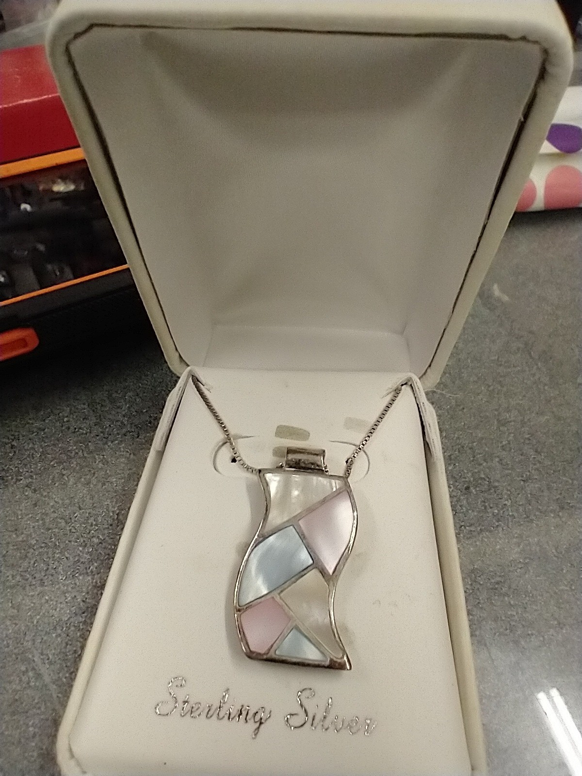Vintage 925 Sterling Silver & Multicolor Mother of Pearl Pendant W/ Chain.