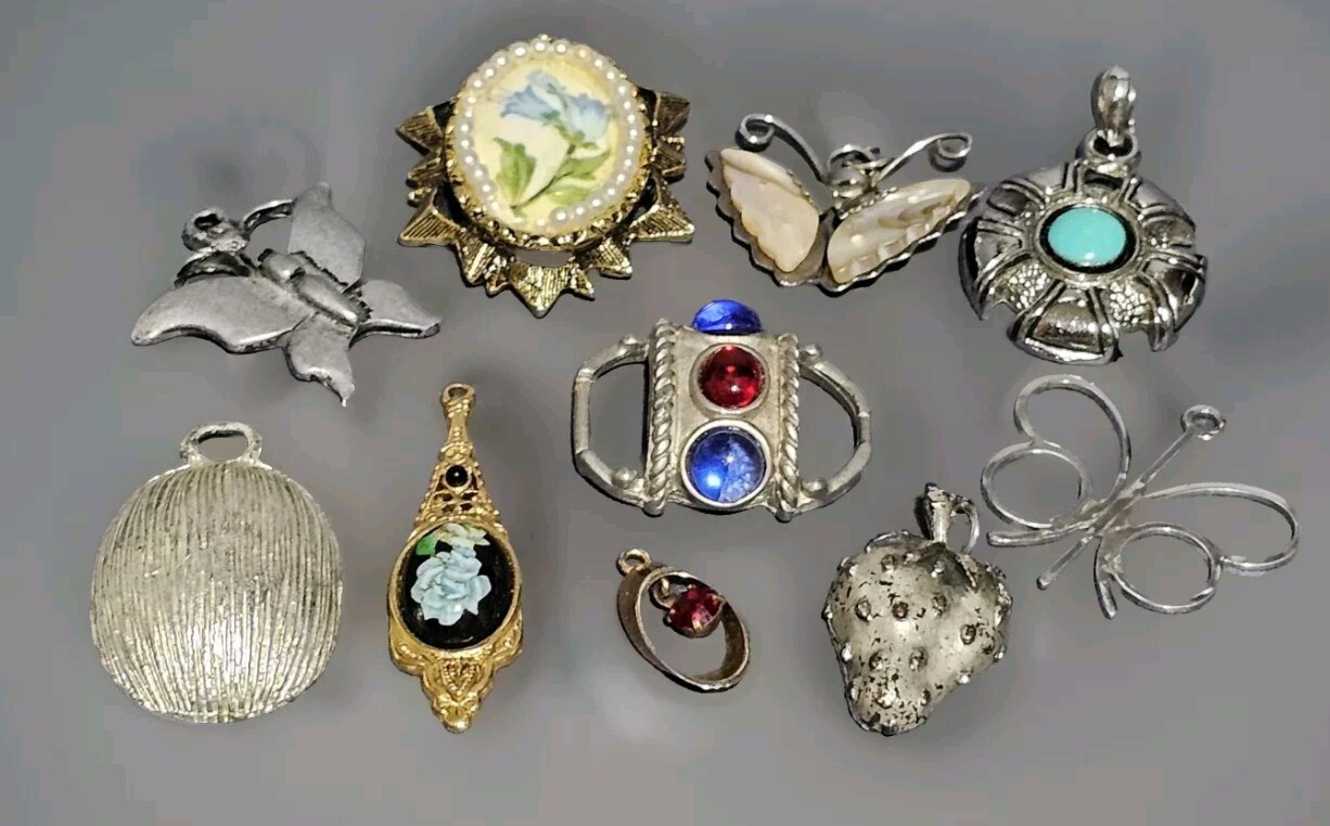10 Costume Jewelry Mix Metal Gold And Silvertone Pendant Lot Unmarked