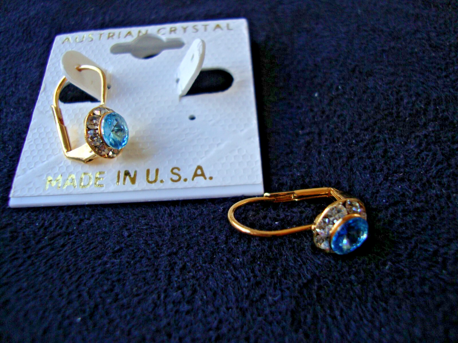 VINTAGE AUSTRIAN CRYSTAL PETITE SWISS BLUE & CLEAR CLUSTER GOLD TONE EARRINGS