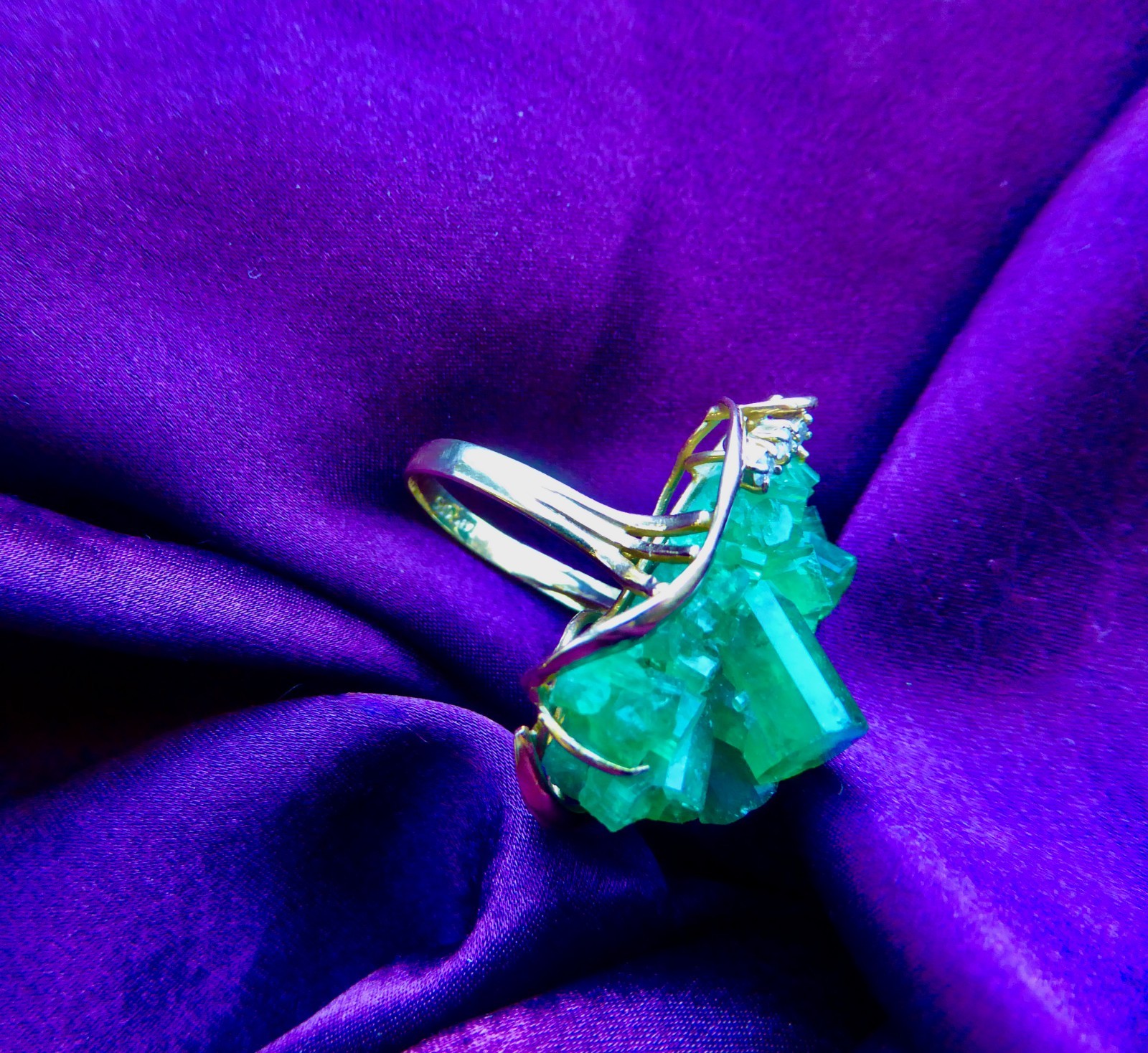 Vintage 1970s 14k Gold and Synthetic Emerald Crystal Ring Freeform Brutalist