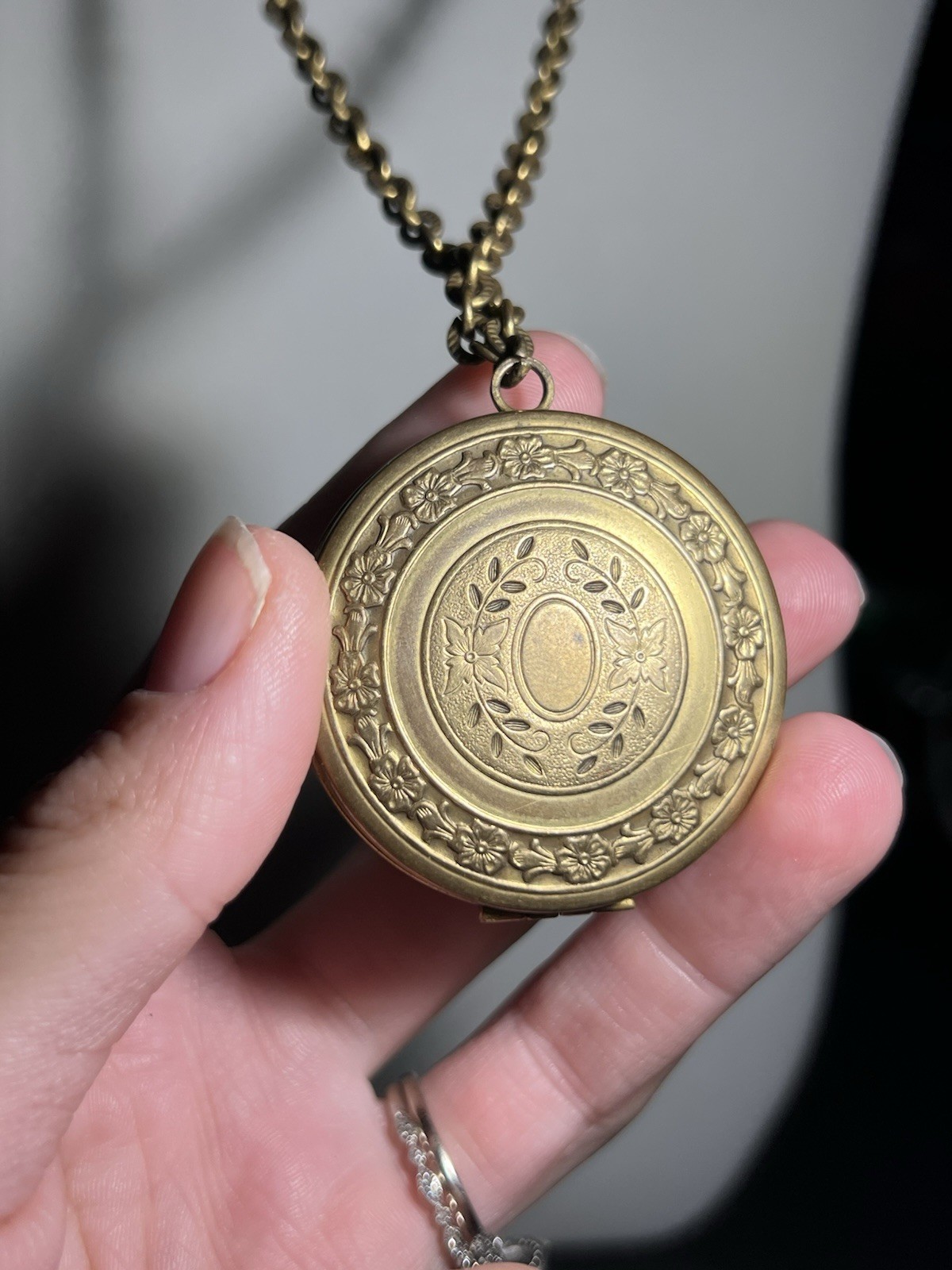 Antique Gold Tone Brass Round Locket Pendant Victorian Art Deco Necklace