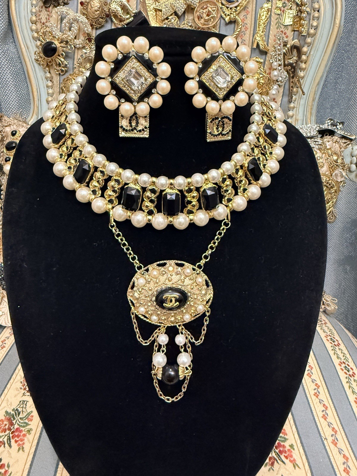 „Midnight Paris – Layered Black & Gold Vintage Statement Set”