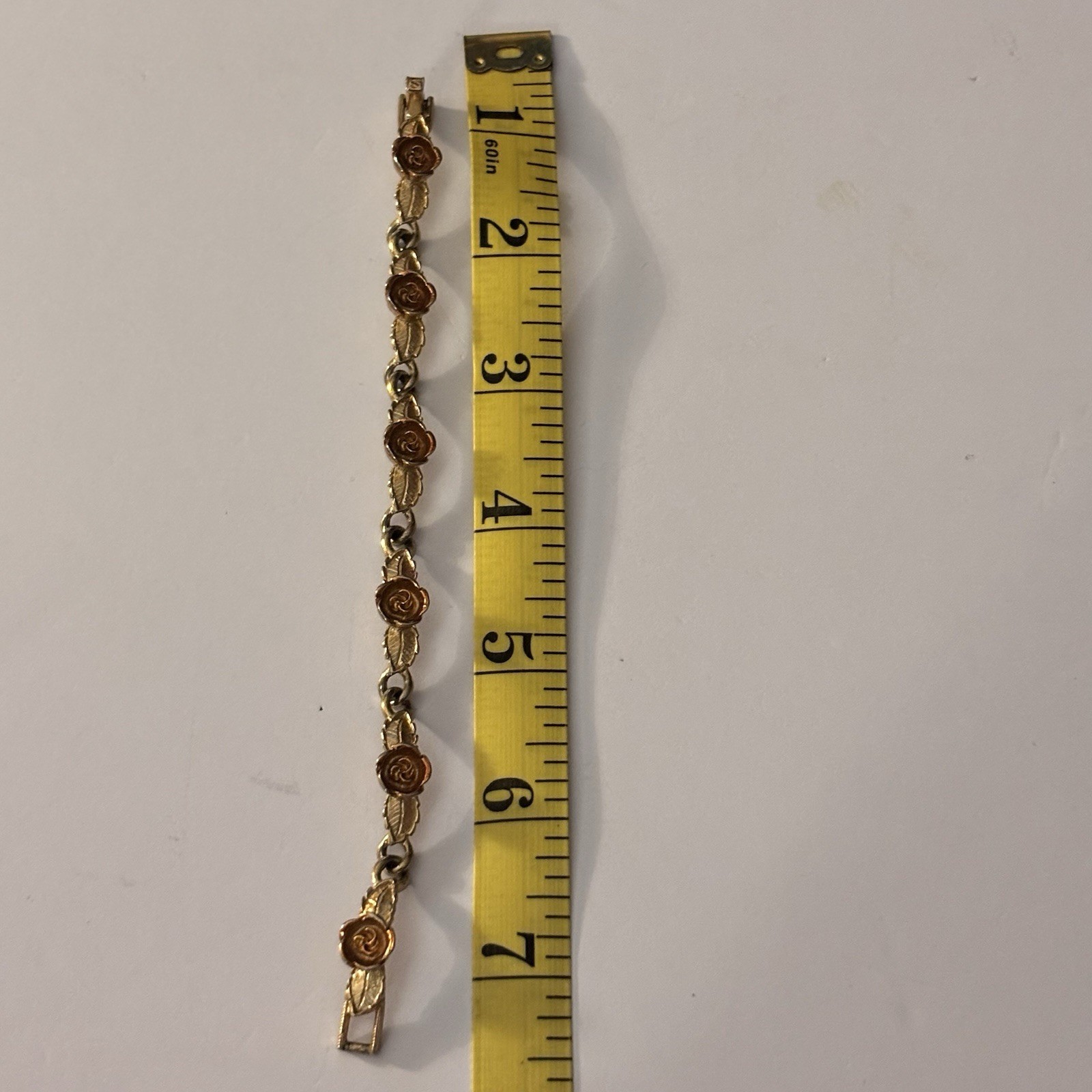 STUNNING VINTAGE ESTATE SIGNED AVON GOLD TONE ROSE FLOWER 7 1/4″ BRACELET G39054