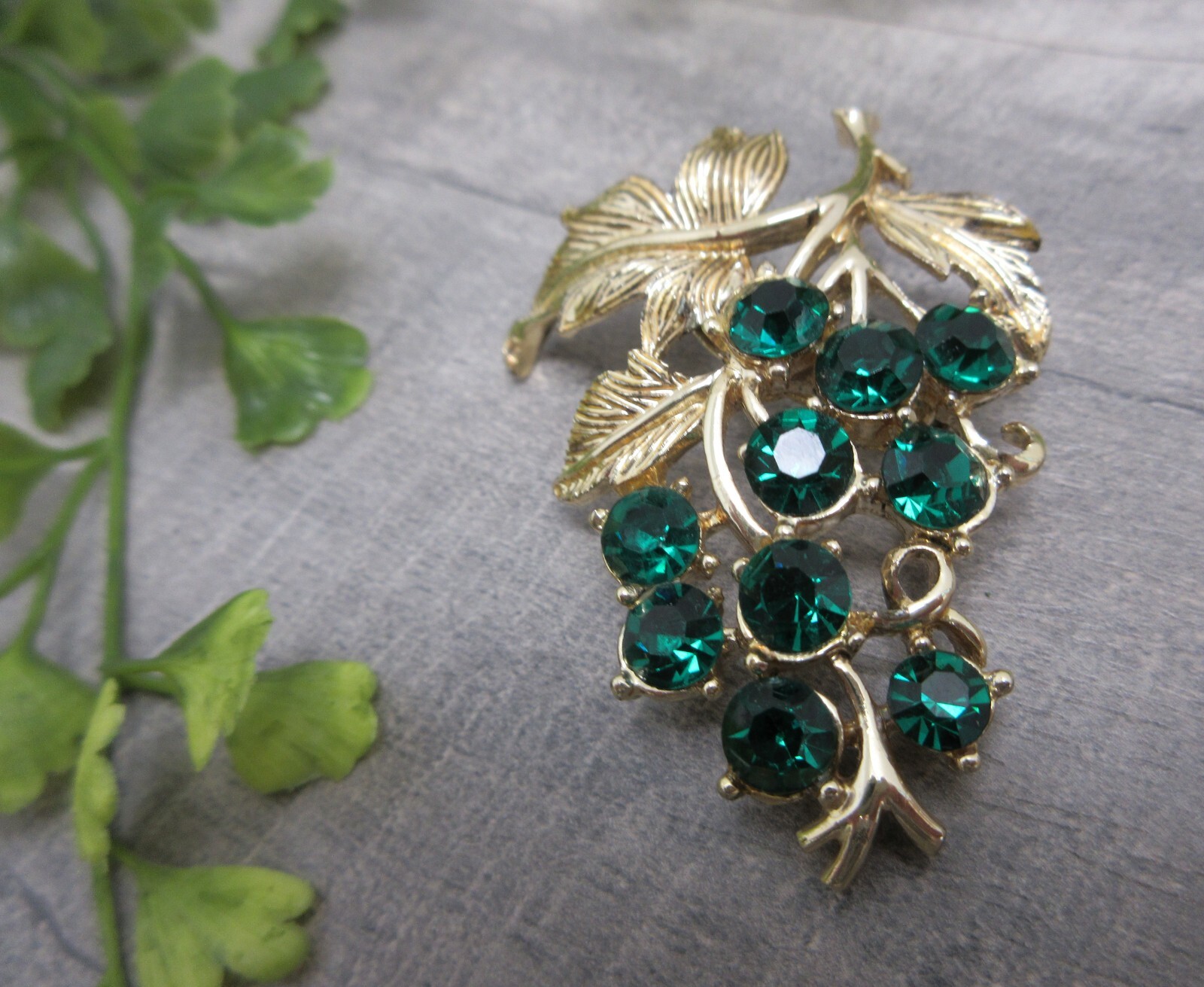 Grape Cluster Brooch Gold Tone Metal Green Rhinestones Mid Century 50s 60s