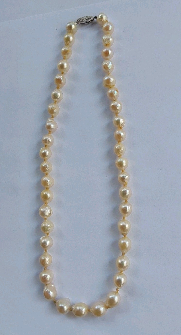 Vintage Baroque Champagne 16″ Ladies 8MM Pearl Necklace w/14KT Gold Clasp 31.6 G