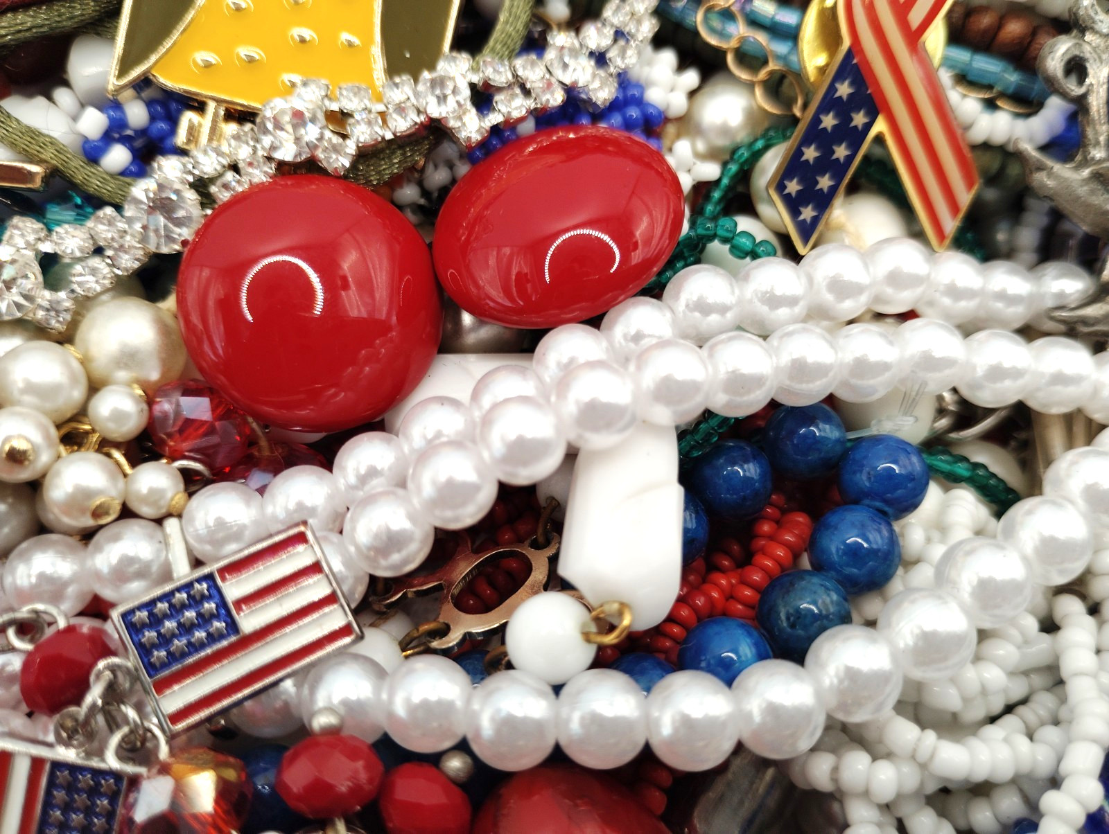135 Vtg Wearable Pcs RED, WHITE & BLUE Patriotic Mixed Lot, FREE SHIP! Lot#681