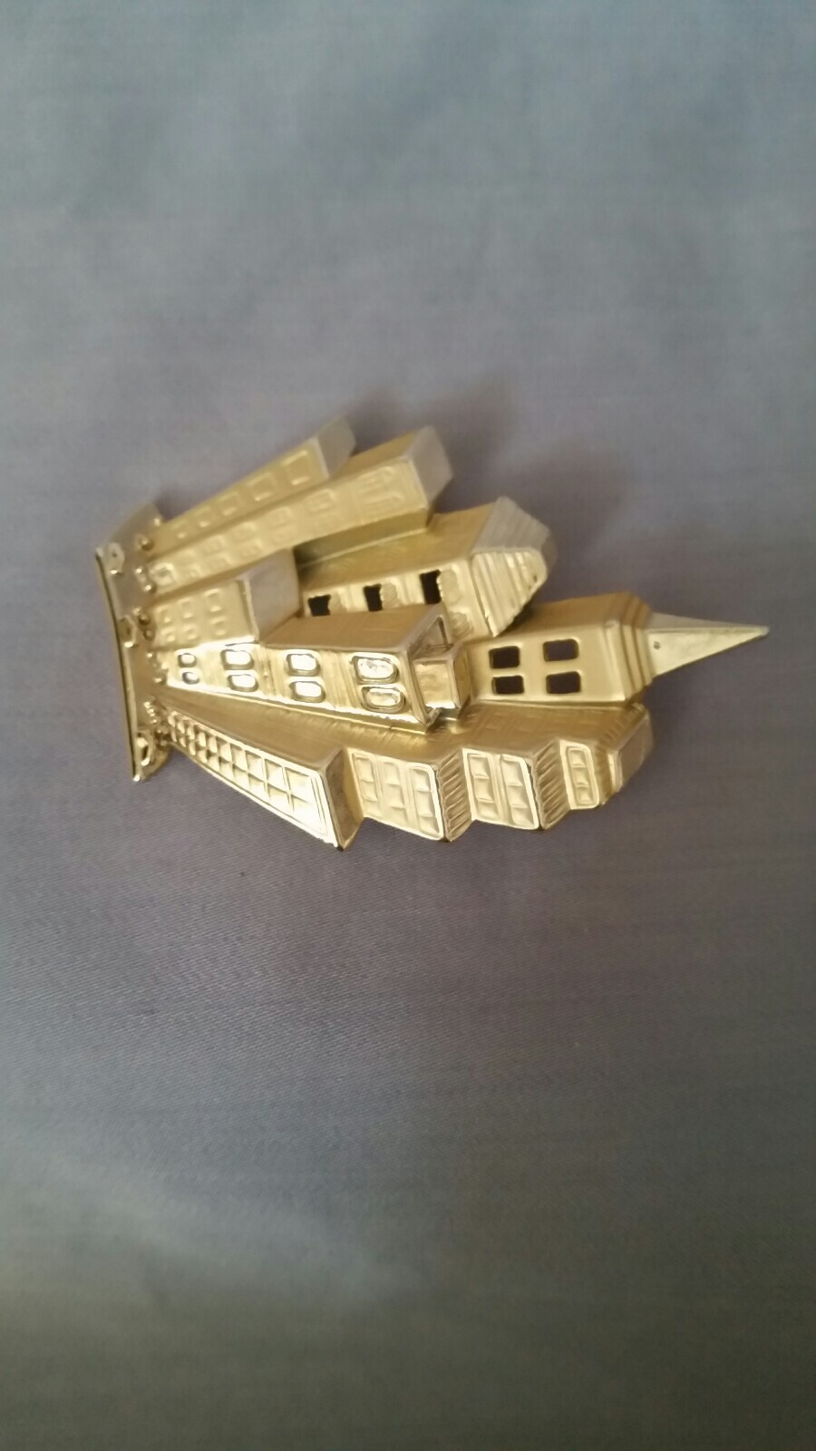 AJC VTG BROOCH PIN Gold tone City 3D Perspective NYC Buildings 2.25″ H x 1.75″L